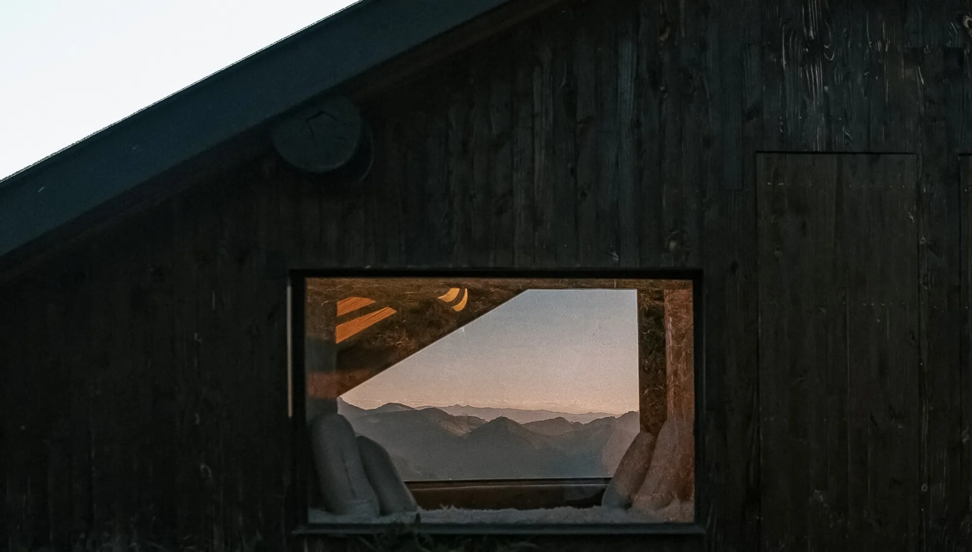 Biocontemporary Cabin Design: Blending Nature and Modern Architecture