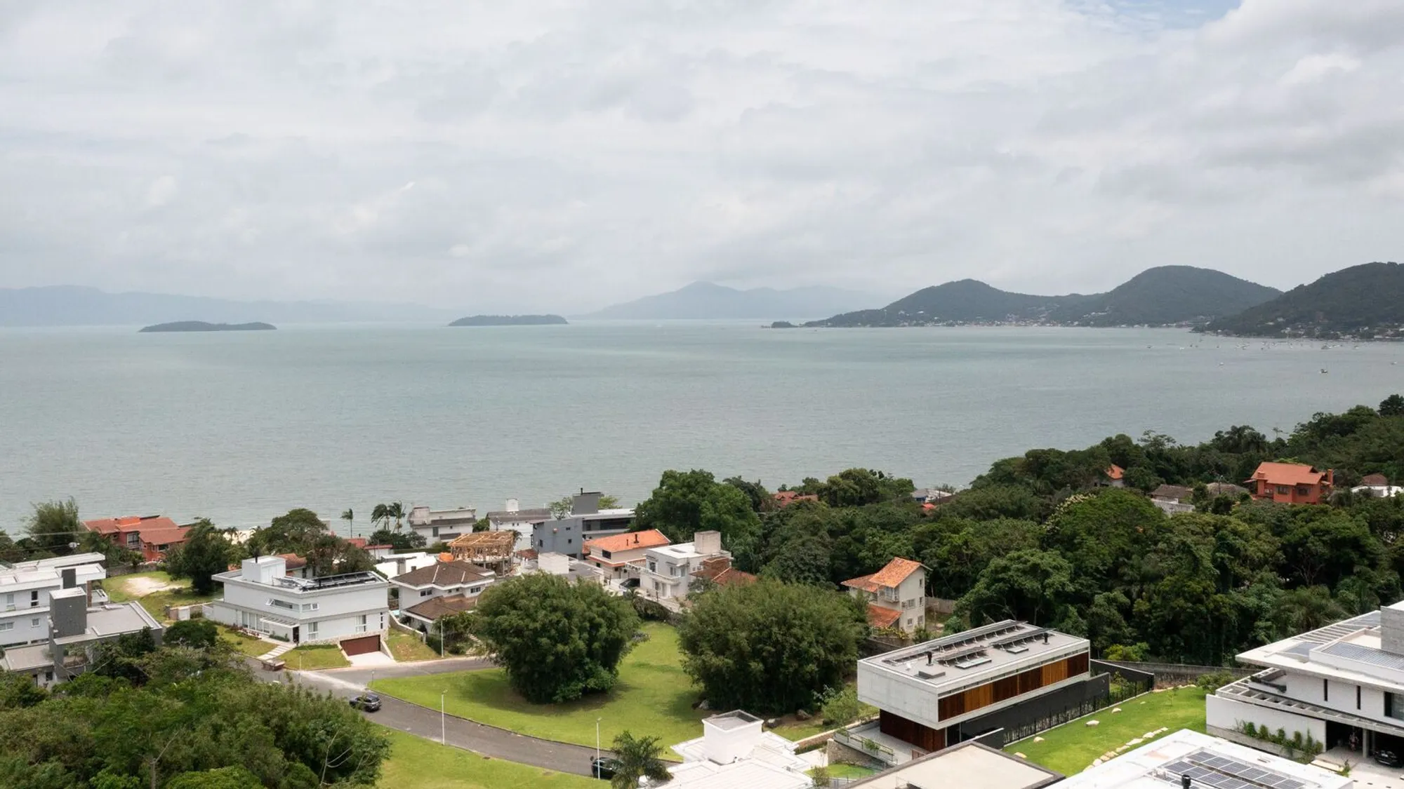 Discover Modern Architecture Homes in Florianópolis: A Tour of PC House