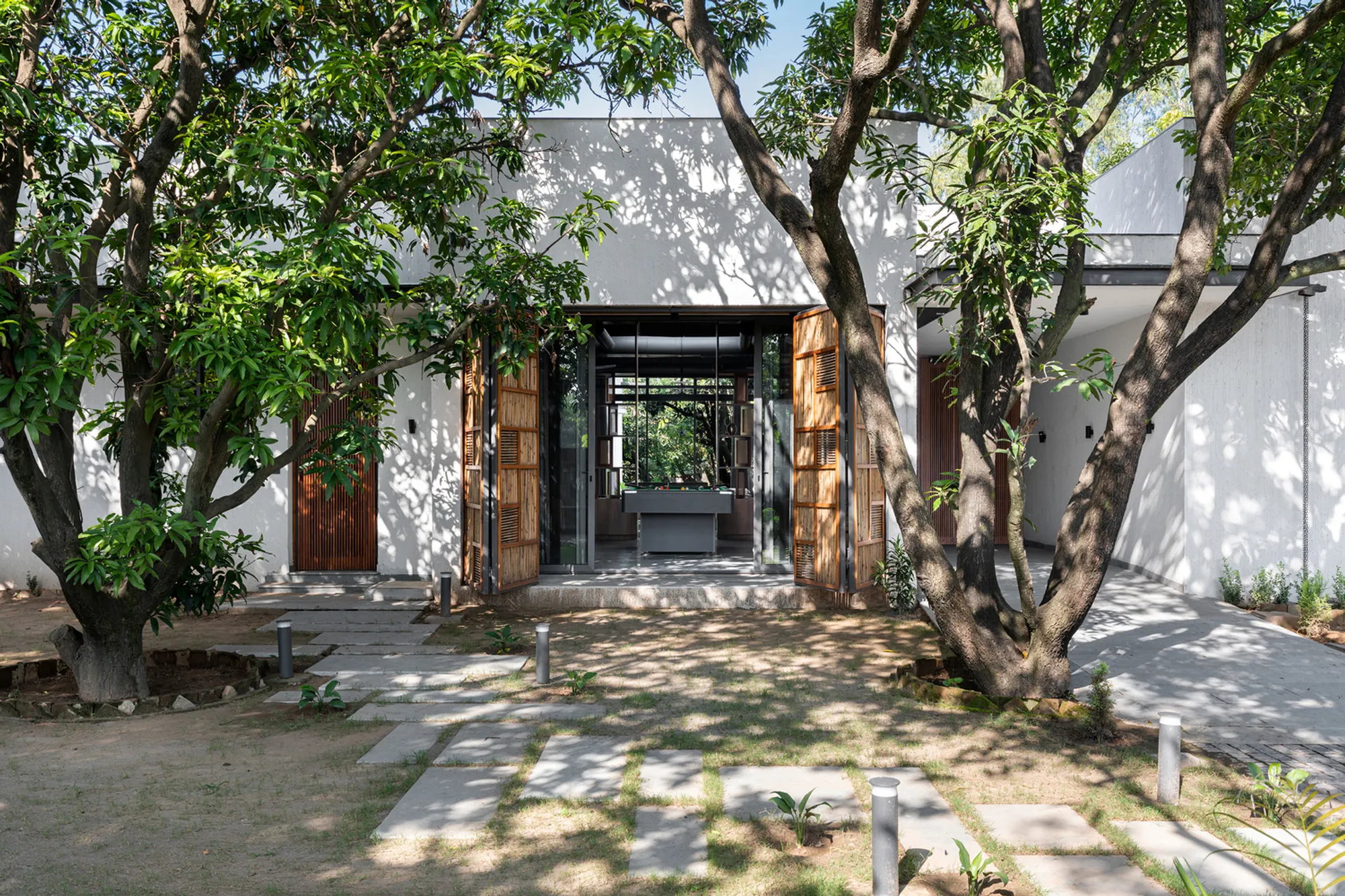 Integrated Nature Architecture: The House of Mango Shadows in Chandigarh