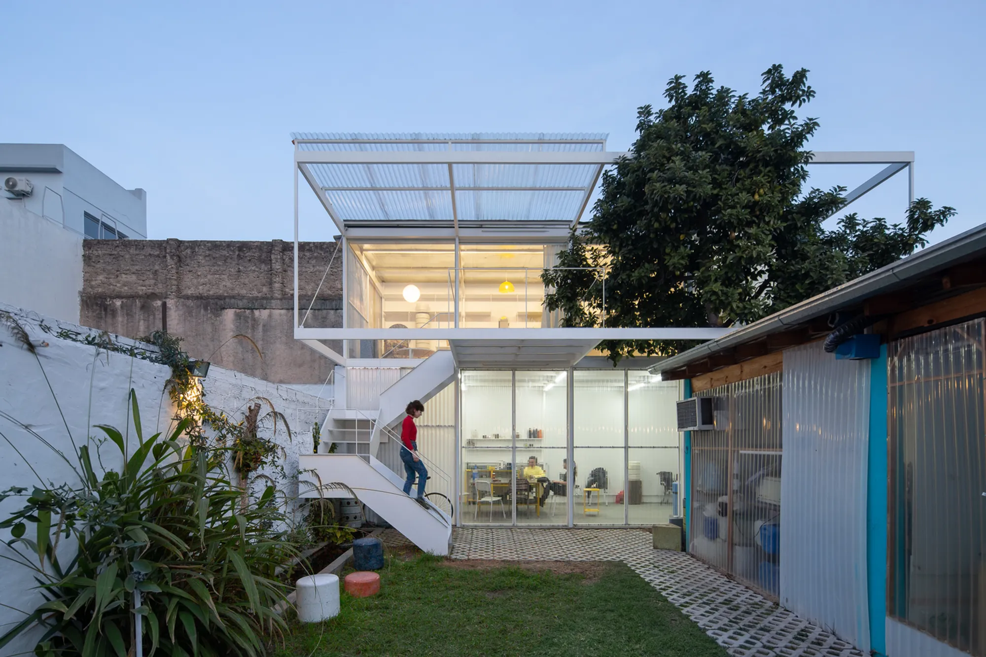Sustainable Architecture Design: A Deep Dive into the Mutan Project by Morsa Taller and Emilia Pascarelli