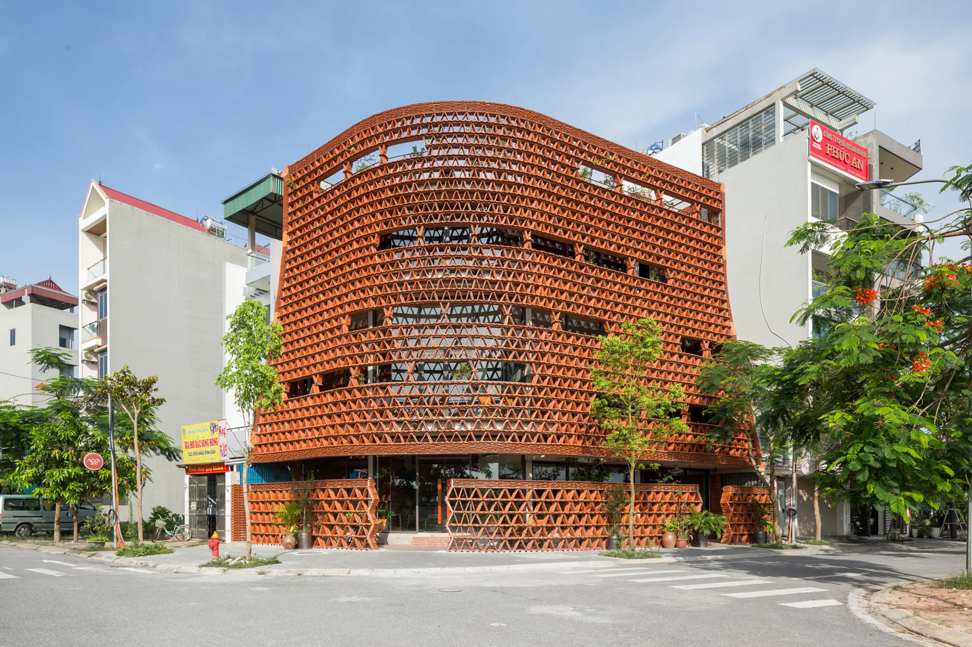 Ngói Space: A Benchmark in Sustainable Architectural Design