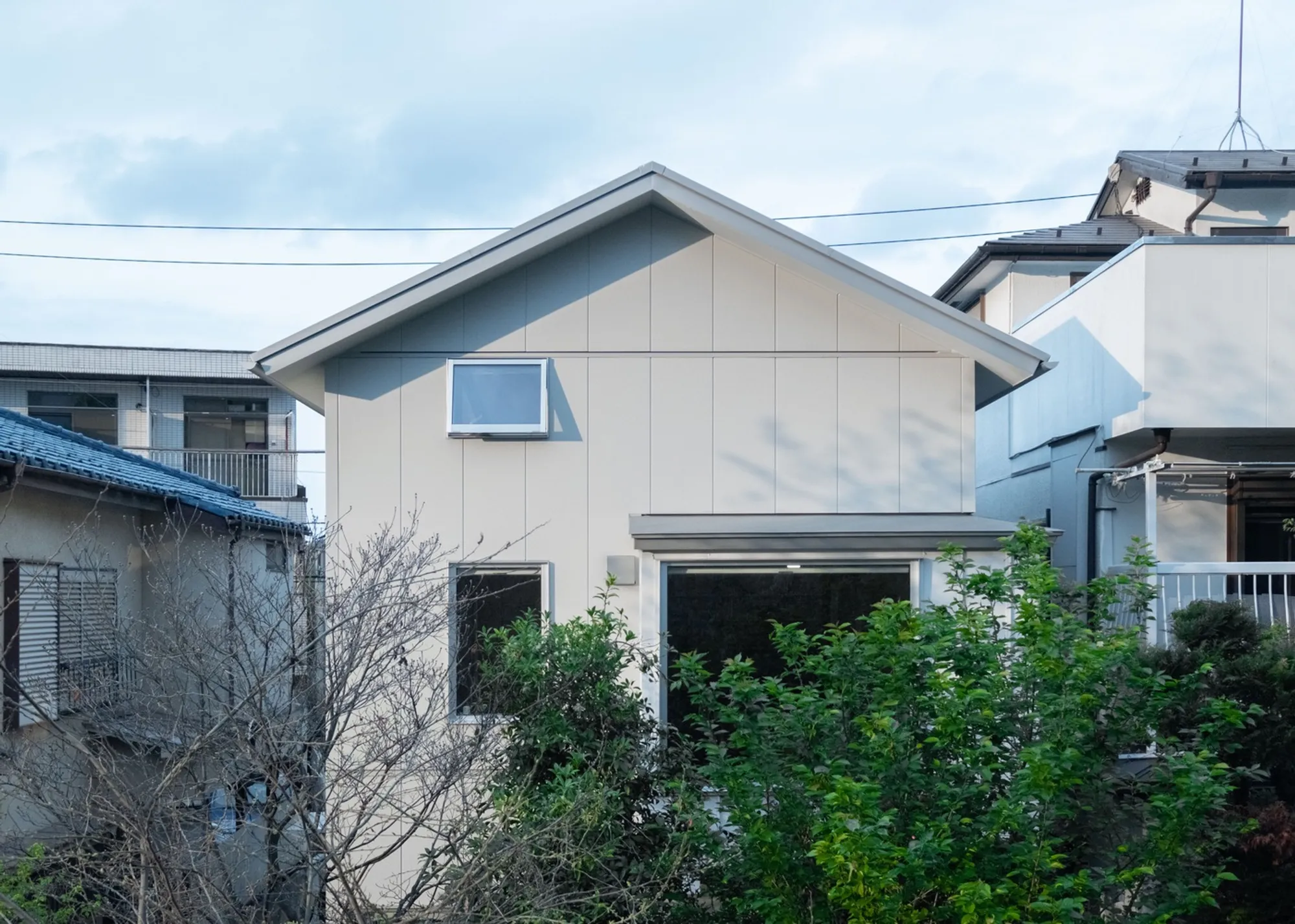 Exploring Innovative Family Homes in Tokyo: A Look at House in Umanose by Buttondesign