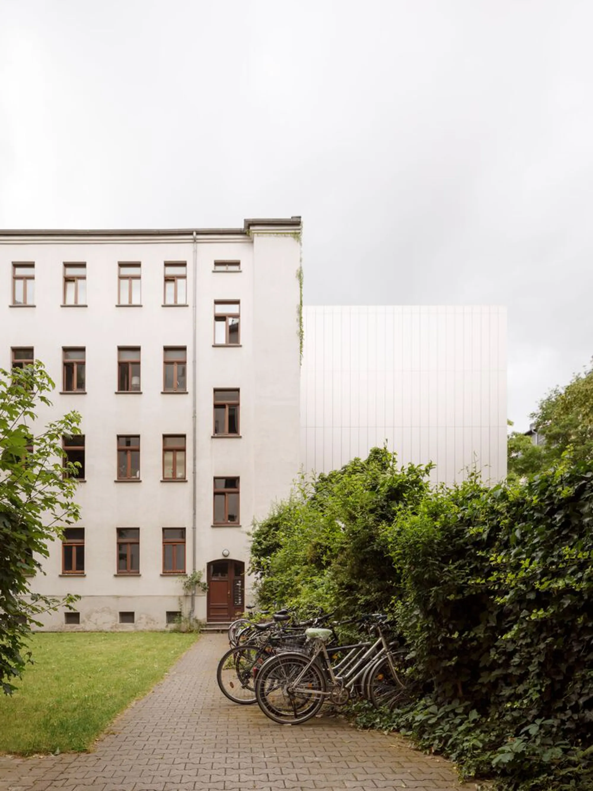 Introduction to Modern Apartment Architecture in Leipzig: The Kurti 50A Example