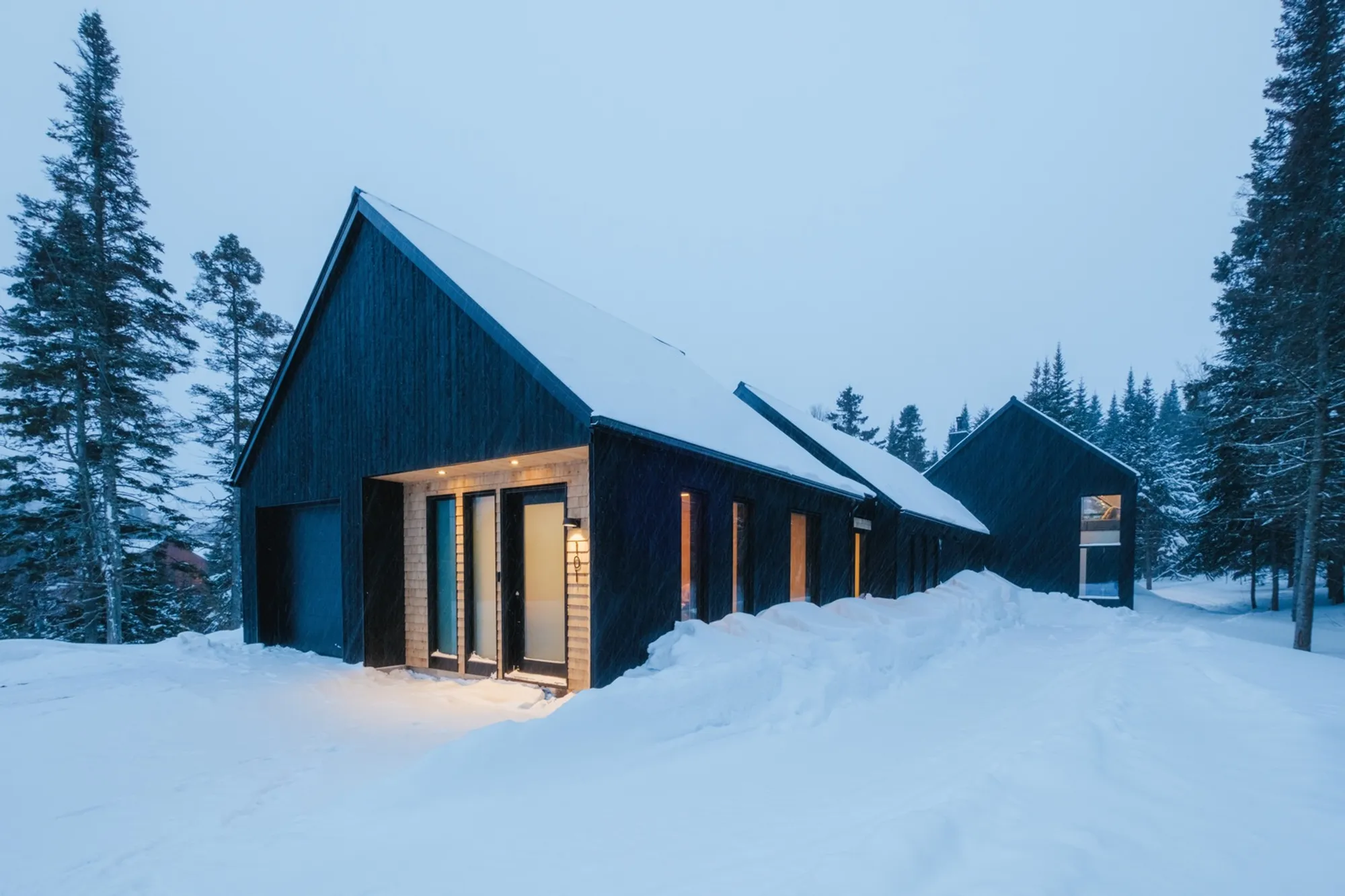 Eco-Friendly Mountain Home Design in Quebec: Unveiling Des Cimes Residence by Patriarche