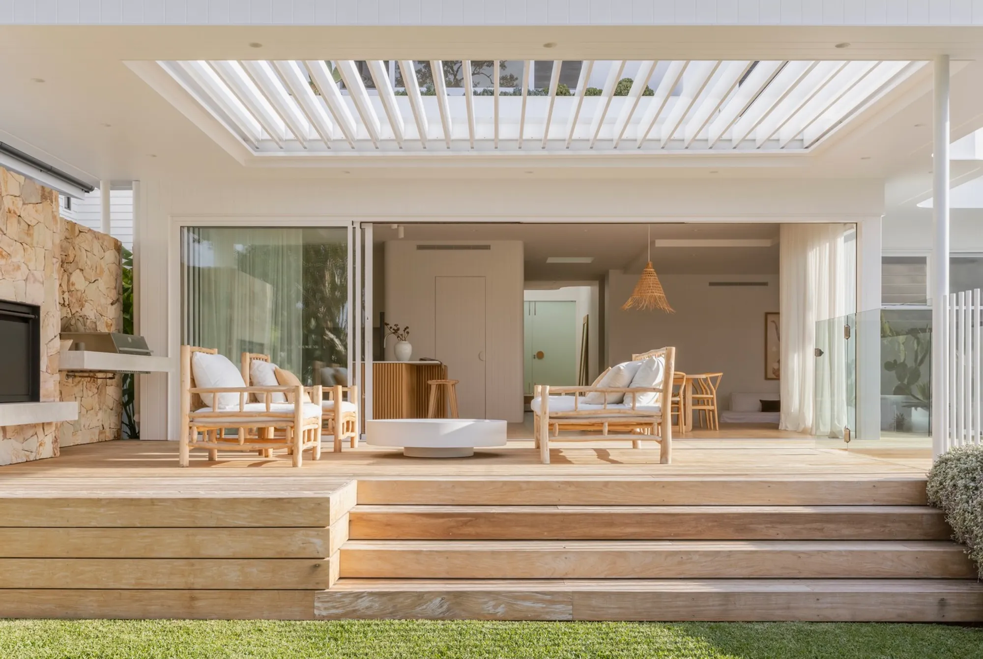 Sustainable Architecture Design in Australia: The Curl Curl House by Sandbox Studio