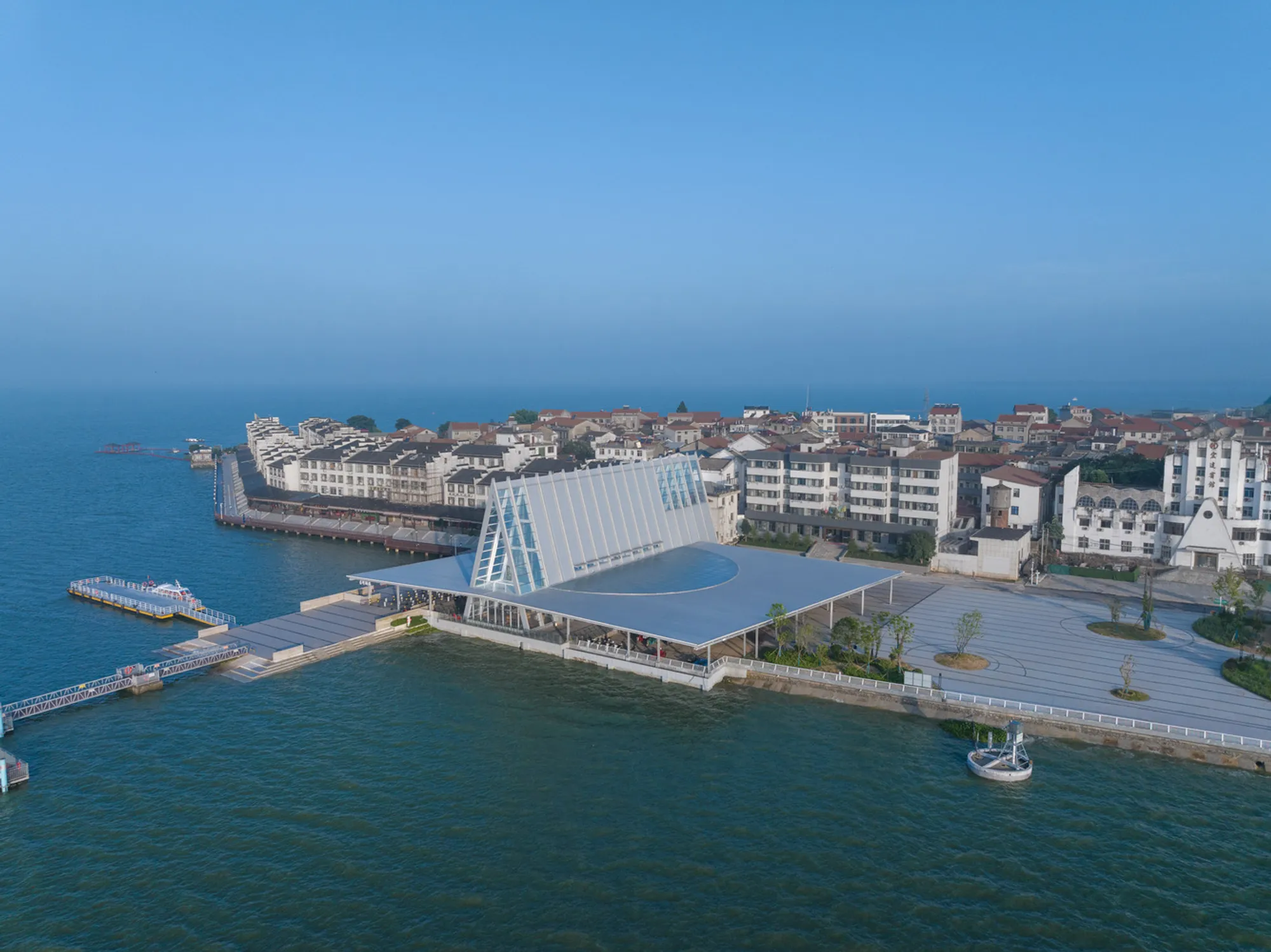 Exploring the Architectural Design of Waterfront Visitor Centers: A Case Study of Liangzi Island Off-island Pier by UAO Design