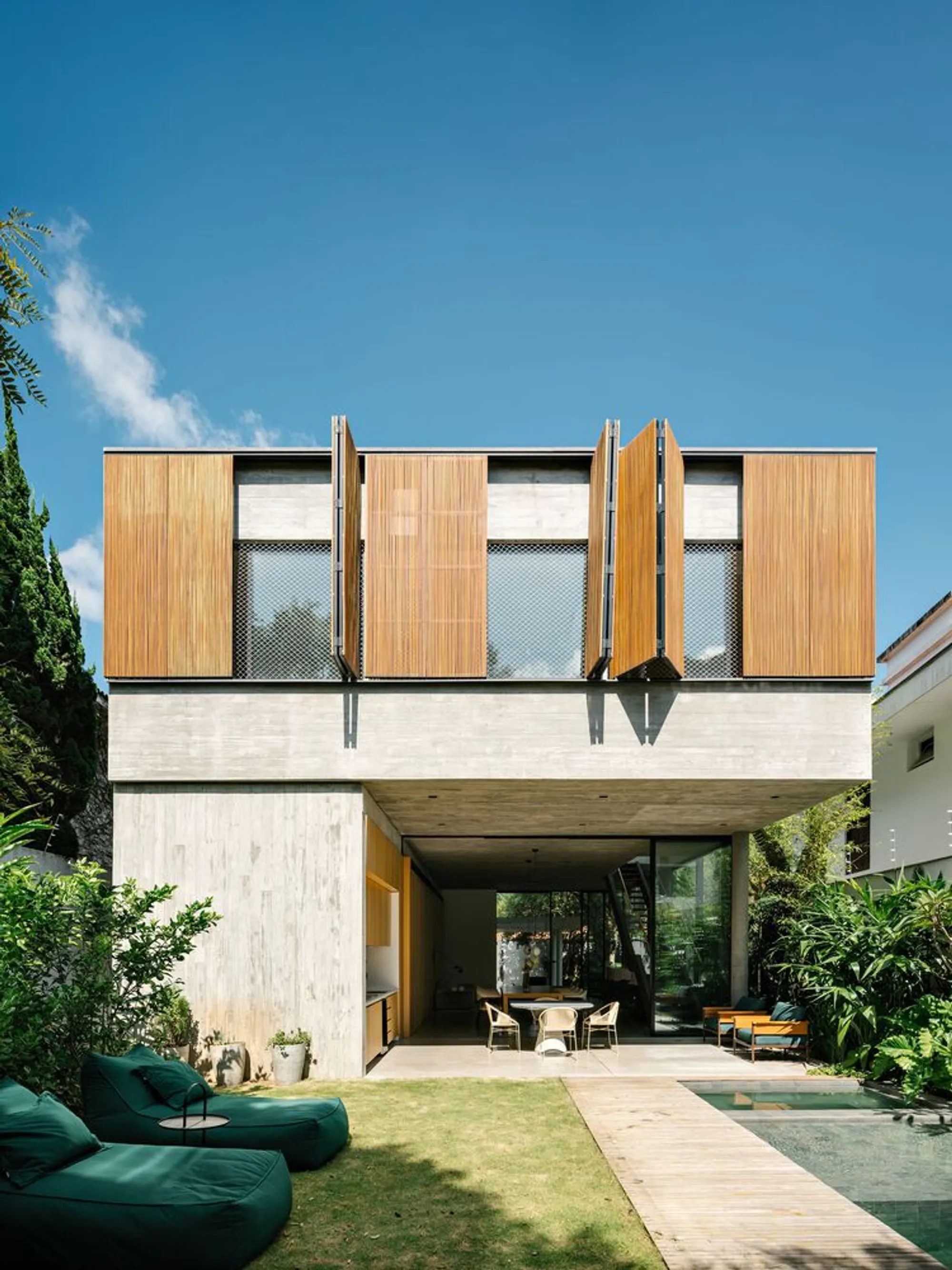 Exploring the Beauty of Contemporary Urban House Design with Ipó House by Estúdio BRA Arquitetura