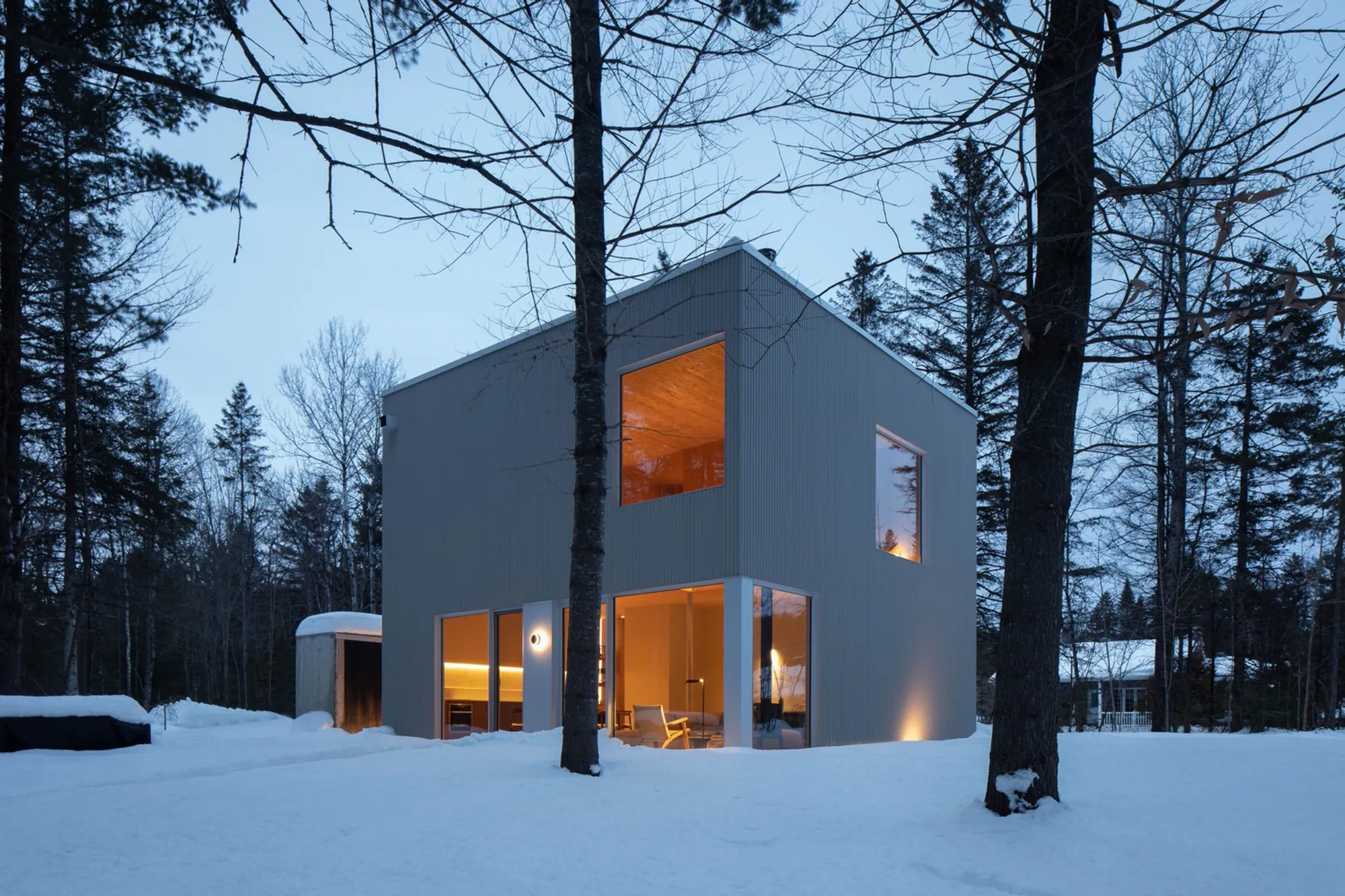 Discovering the Beauty of Sustainable Minimalist Architecture: Rustic Grade House