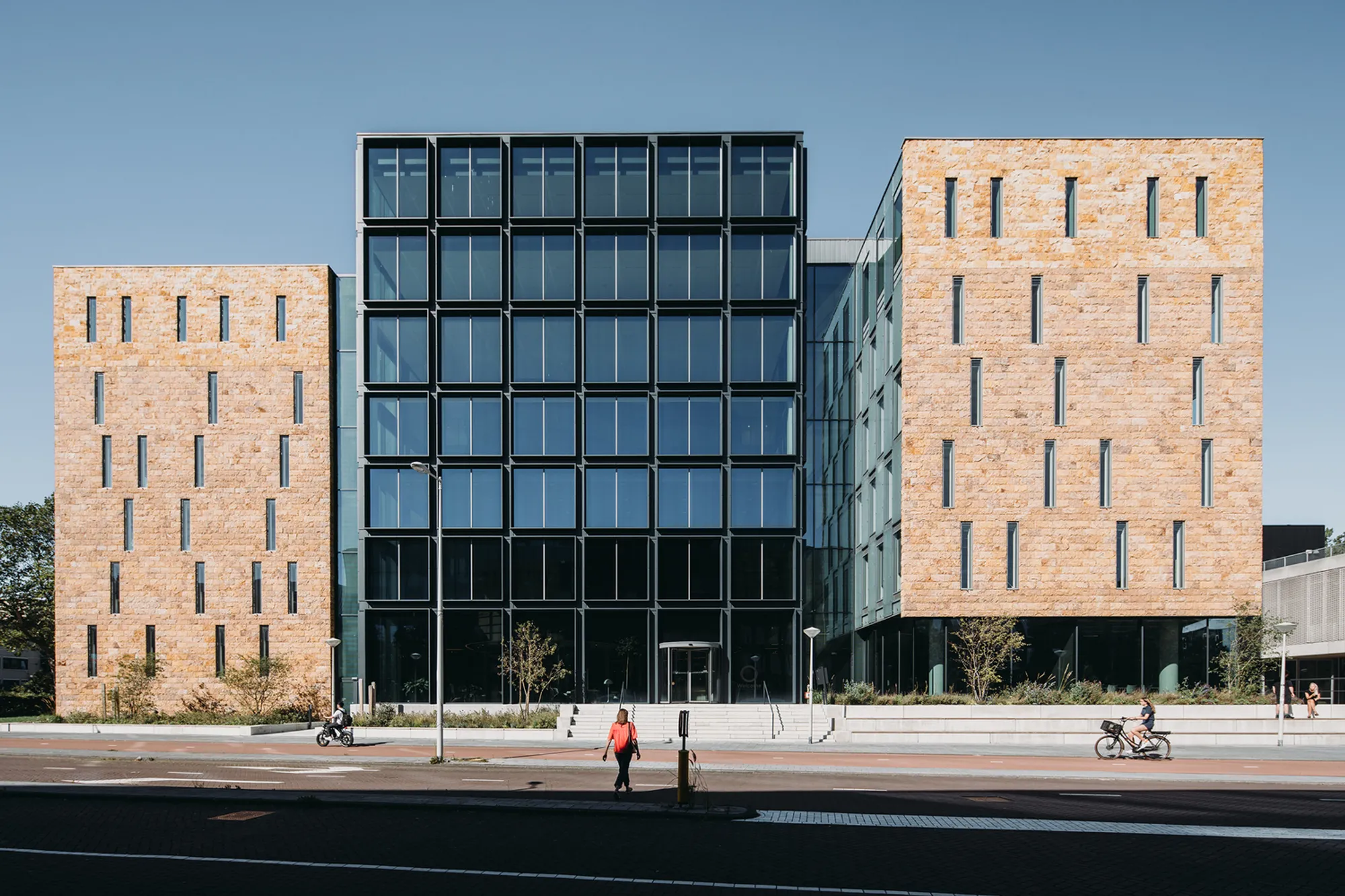 Sustainable Office Building Design: A Case Study of Office EDGE Stadium, Amsterdam