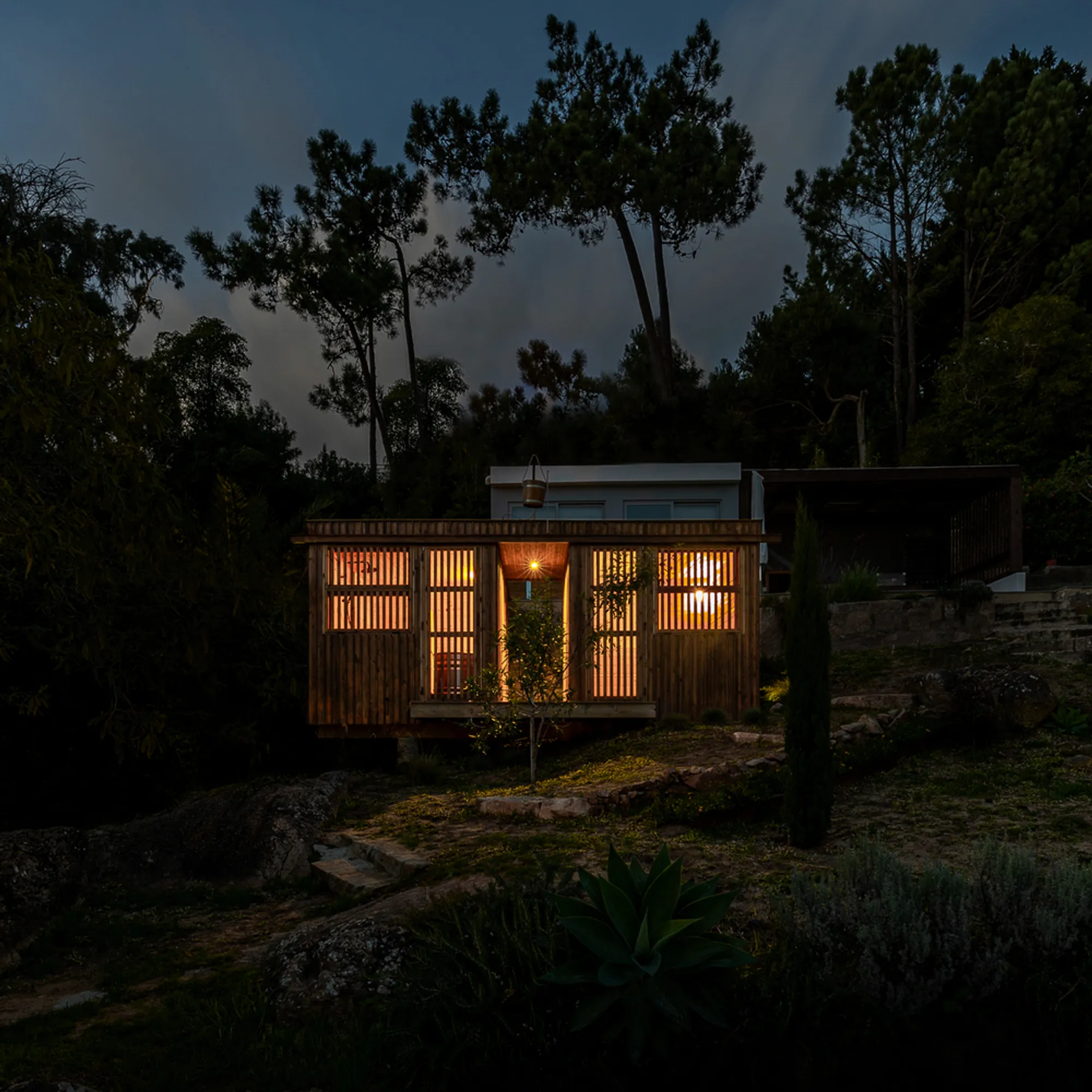 Discover the Tranquility of a Garden Sauna Studio: Madeiguincho's Latest Architectural Marvel