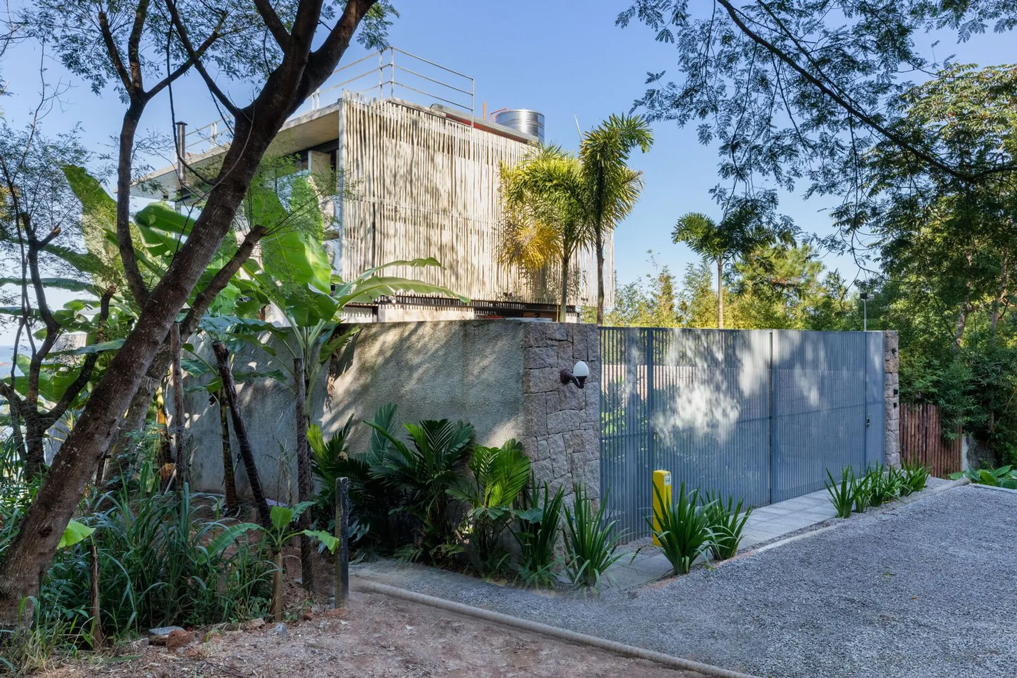 Beach House Architecture: House Pôr by Studio Carlito e Renata Pascucci