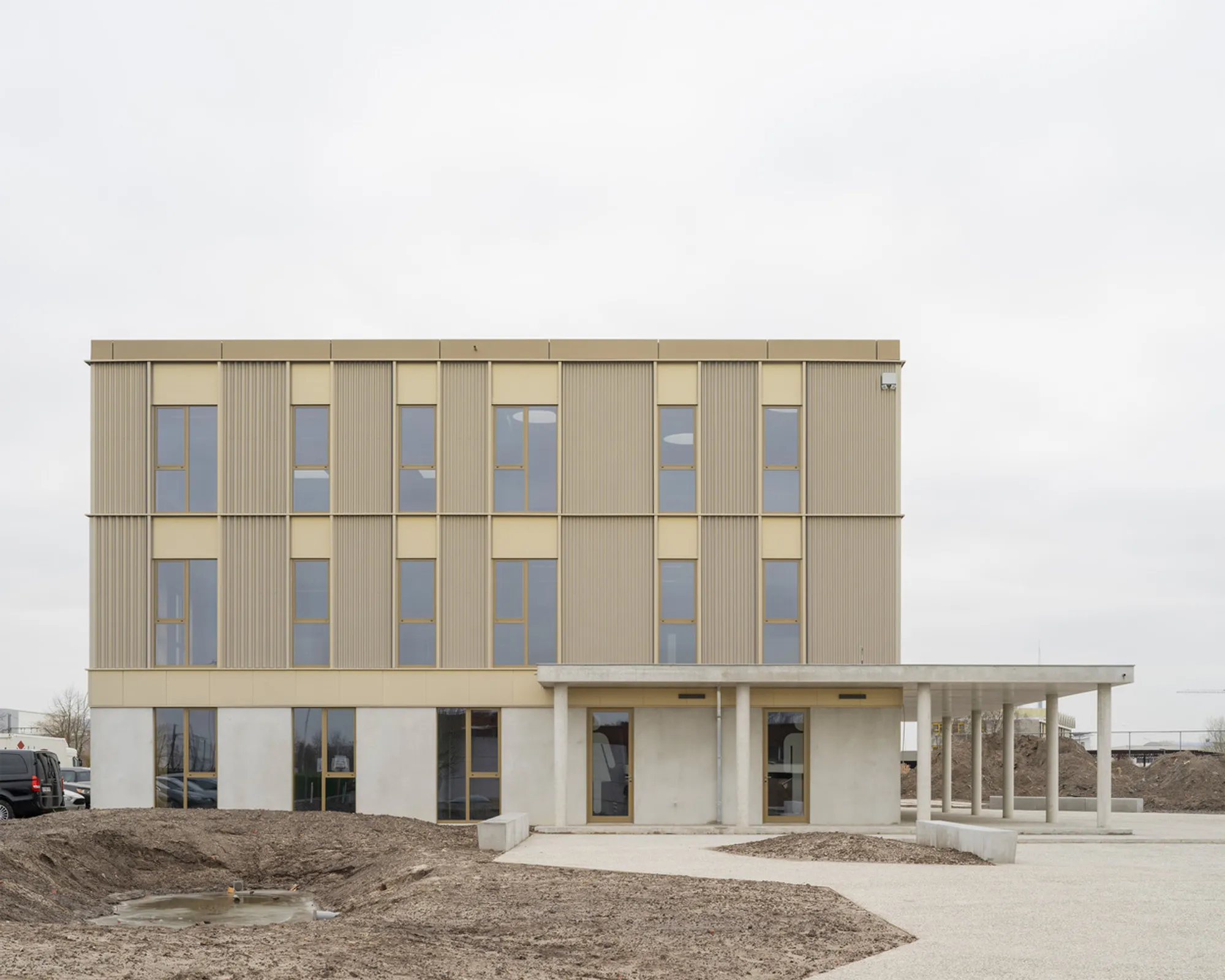 Modern Educational Campus Design: VTS Sint-Niklaas Campus by STYFHALS Architecten