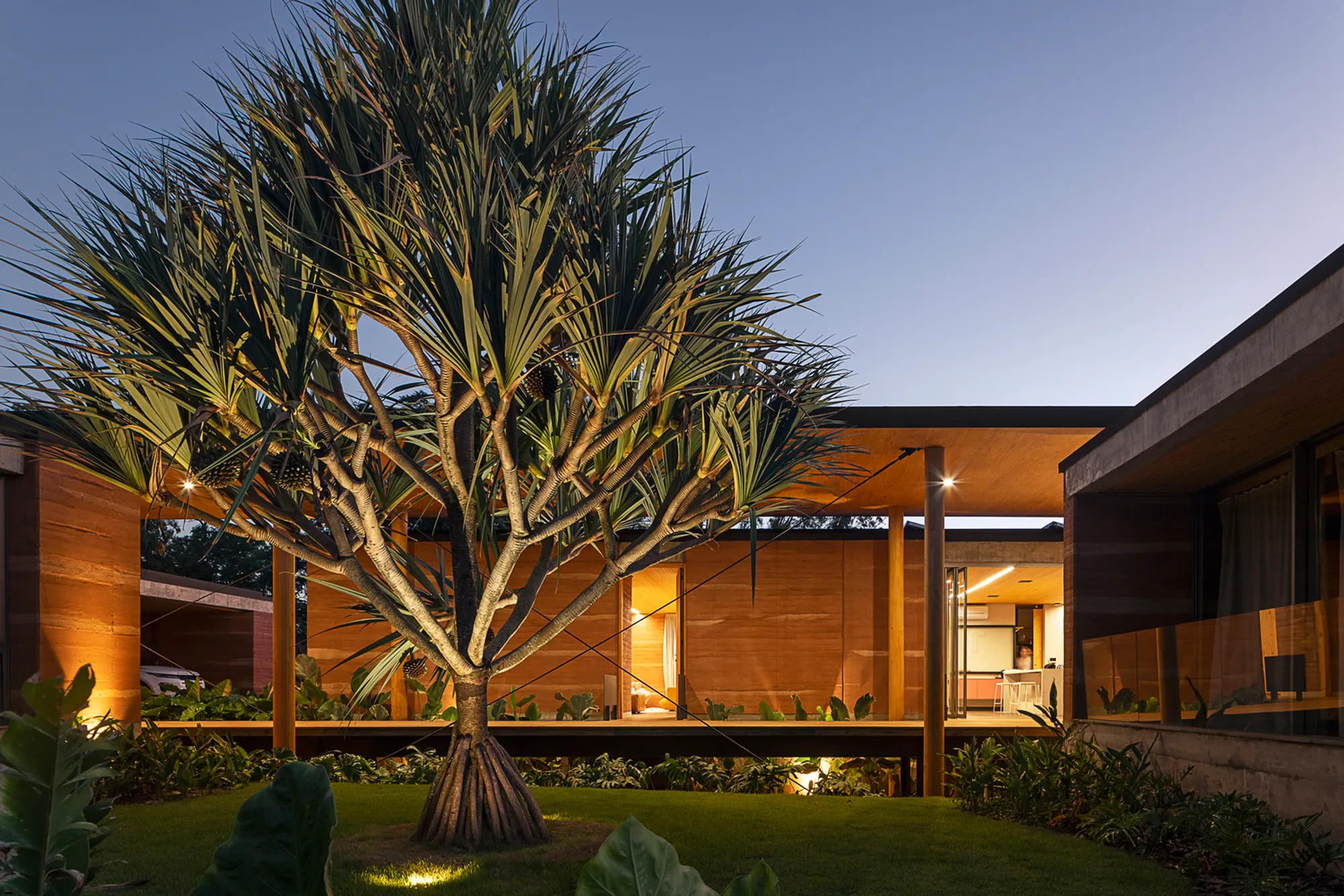 Sustainable Architecture Design: Exploring House Píer by Sergio Sampaio Archi + Tectônica
