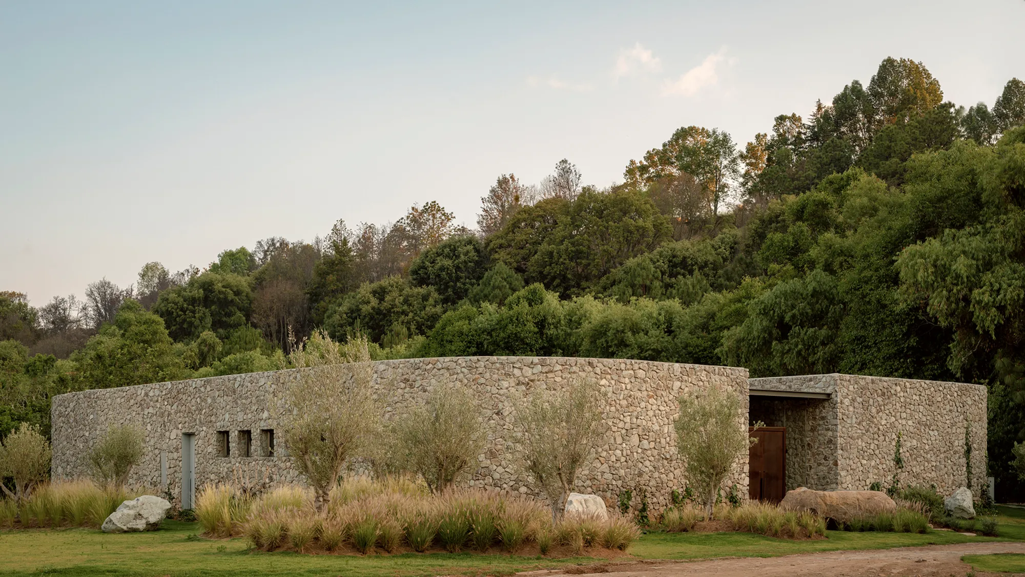 Integrated Natural Architecture: A Deep Dive into House 28.0855 by VAN VAN Atelier