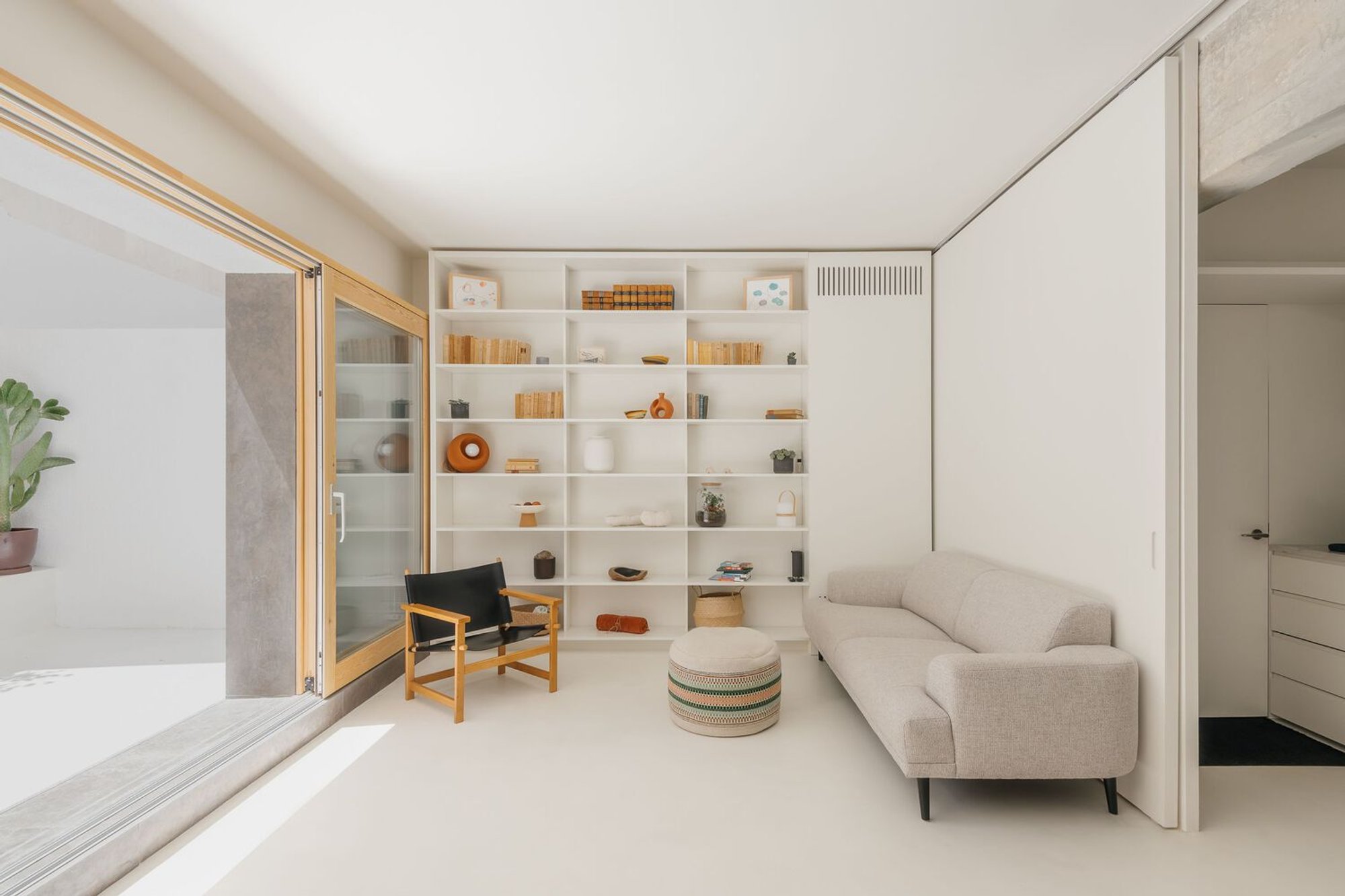 Transformative Architecture: Redesigning an Apartment in Cascais for Modern Living