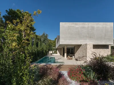 Modern Cave Dwelling Architecture: A Case Study of the Residence in Dionisos