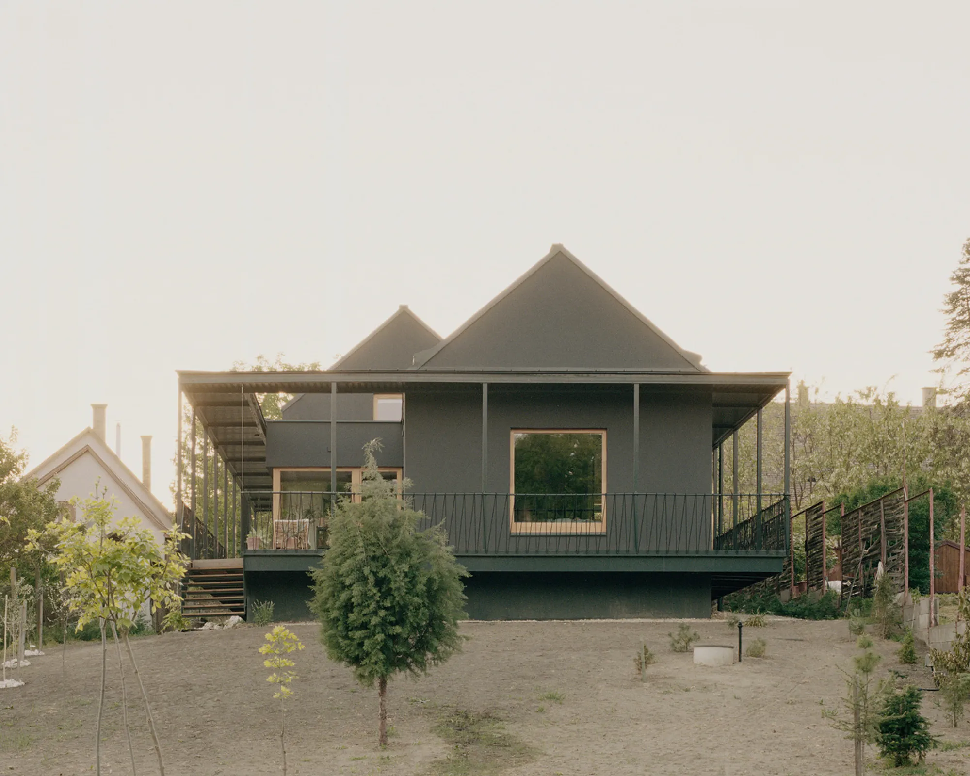 Nature-Inspired Architecture: Frame House by Théque Atelier