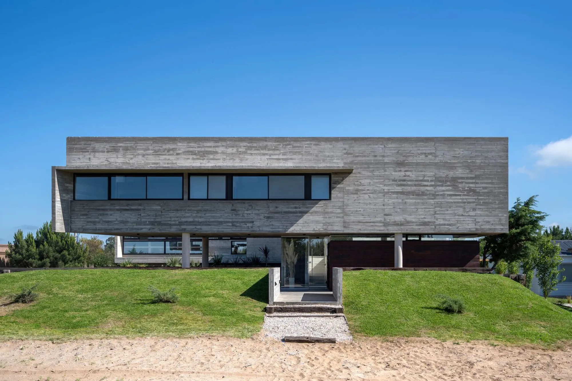 La Marina House: A Paradigm of Sustainable Architecture Design