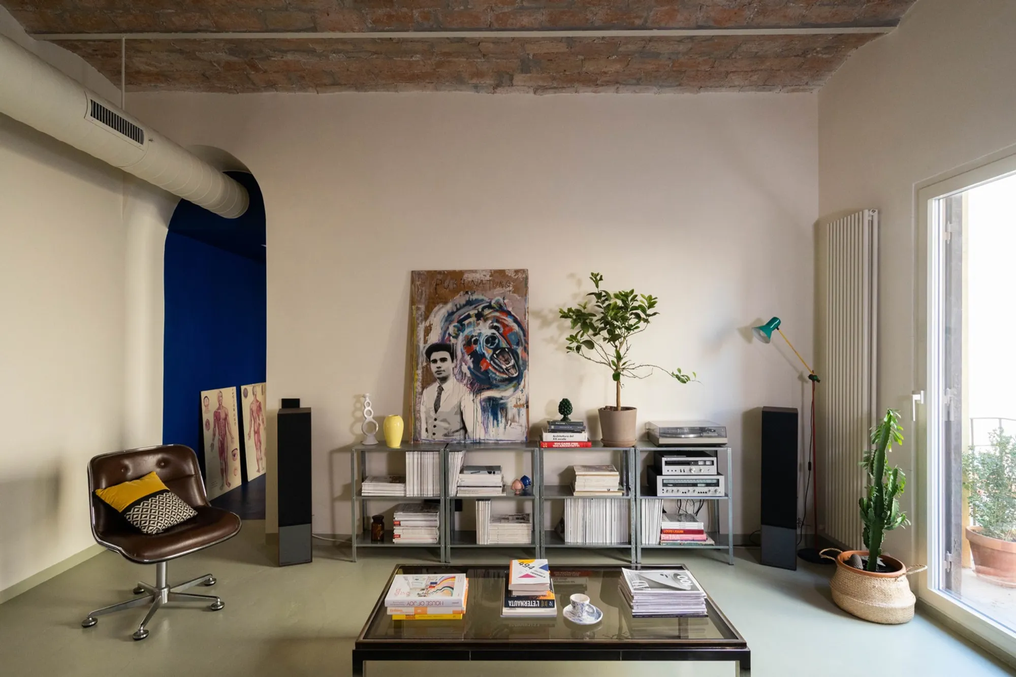 House on Track: A Harmonious Fusion of Design and Functionality in Rome's Heart