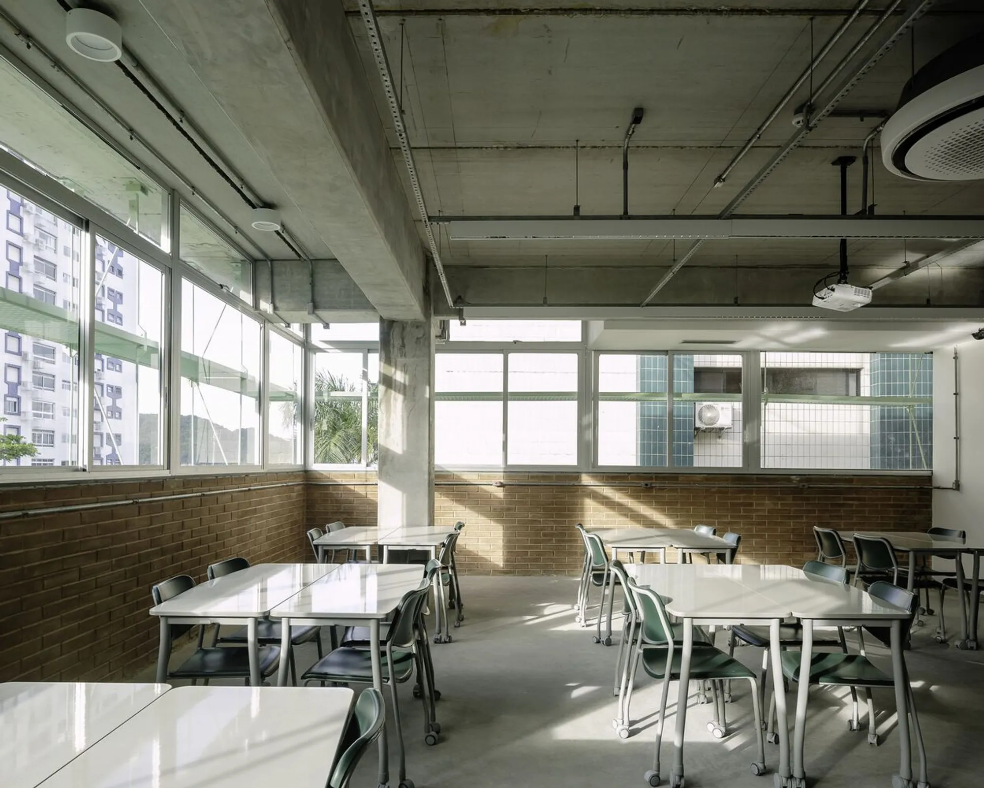 Contemporary School Architecture: Verde School by Ricardo Gusmão Arquitetos and Guido Otero Arquitetura