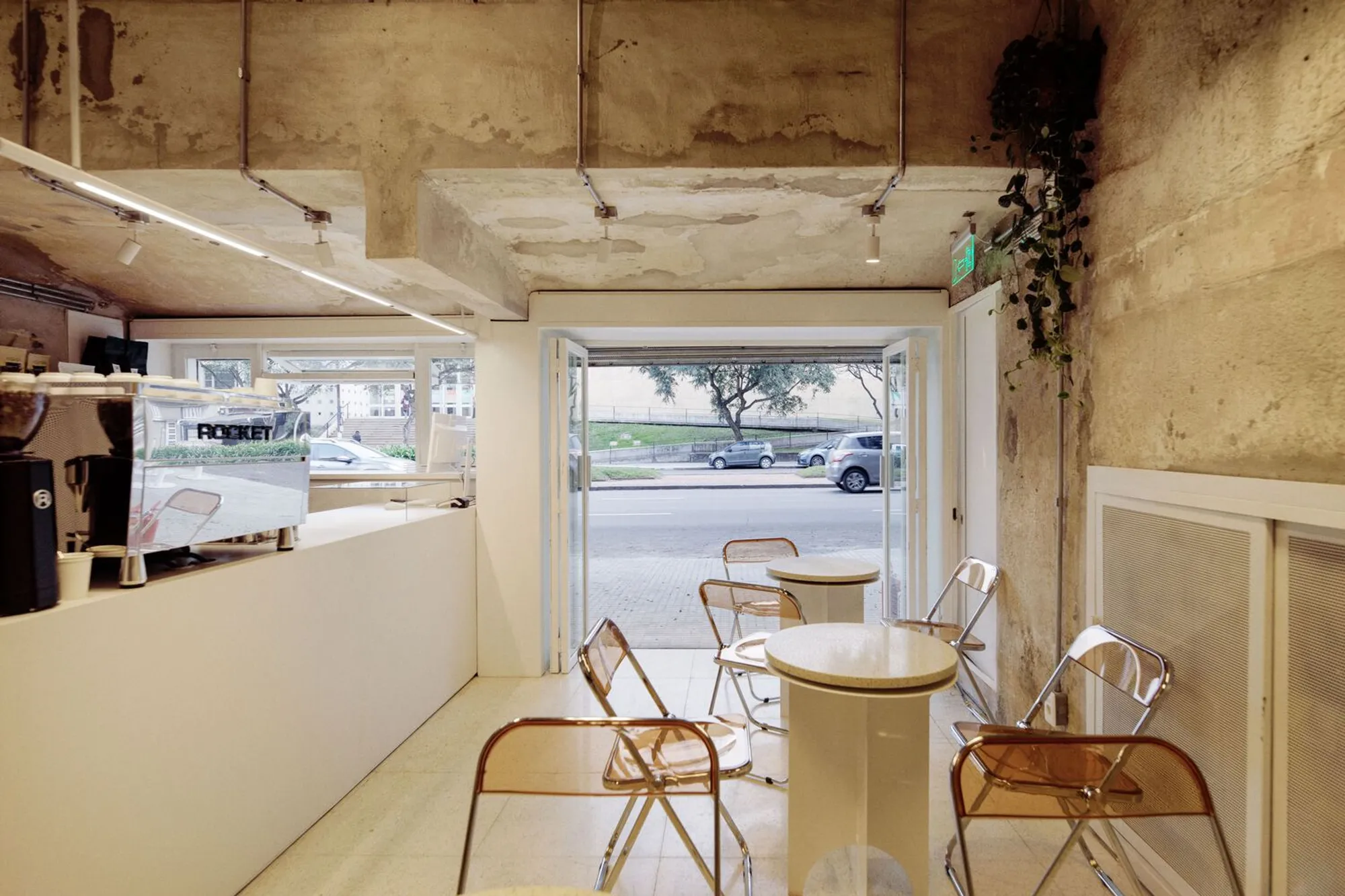 Studio-Café by Toro Arquitectos: A Minimalist Coffee Shop Experience in Montevideo