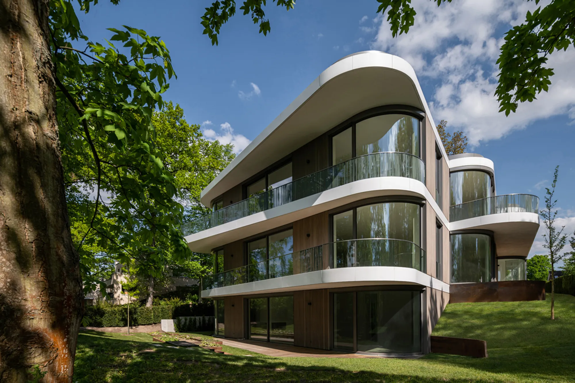 Lakeside Luxury Living: Residential Building at Griebnitzsee by Tchoban Voss Architekten