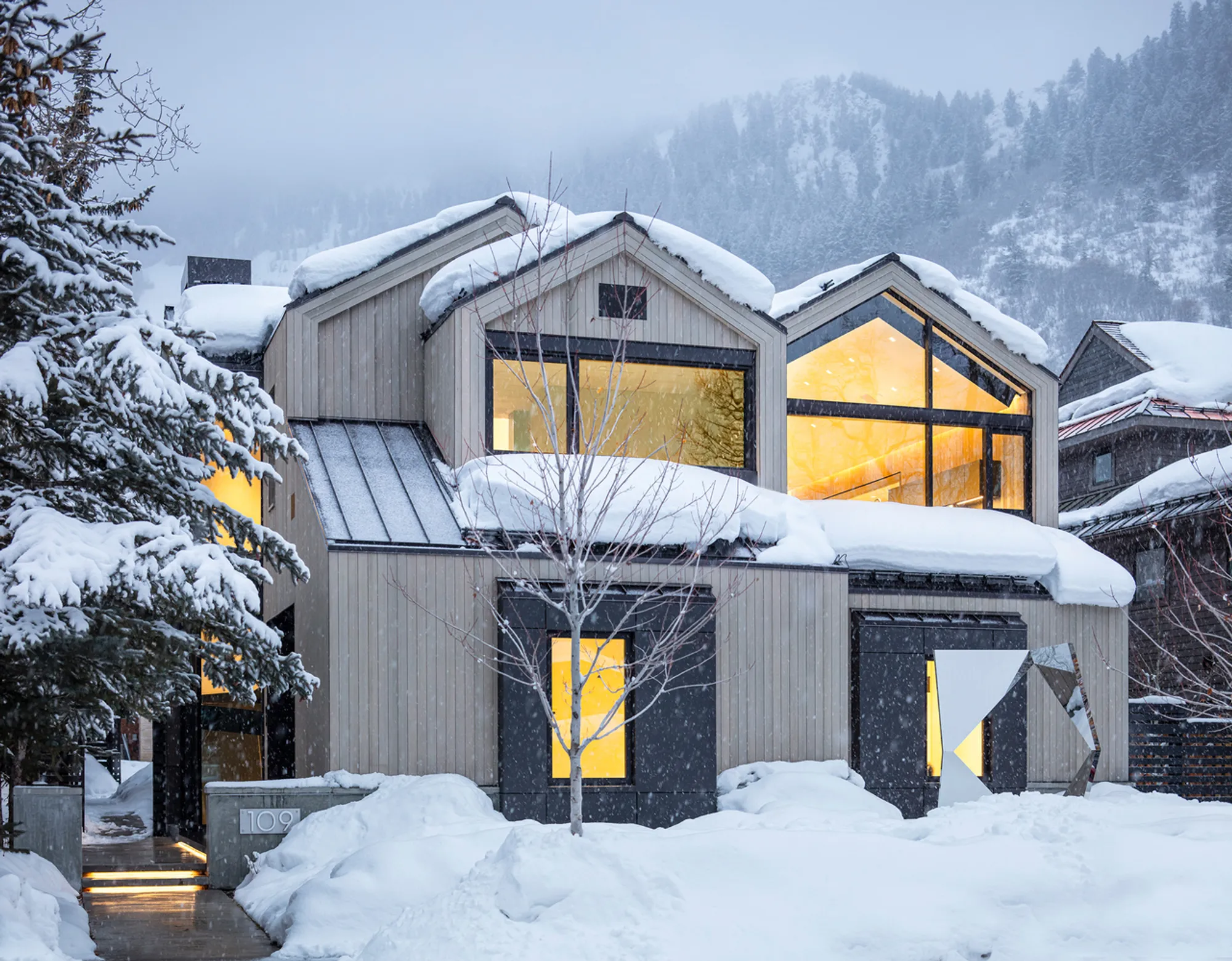 Aspen Residence by KAA Design Group: A Contemporary Alpine Retreat in the Heart of Colorado