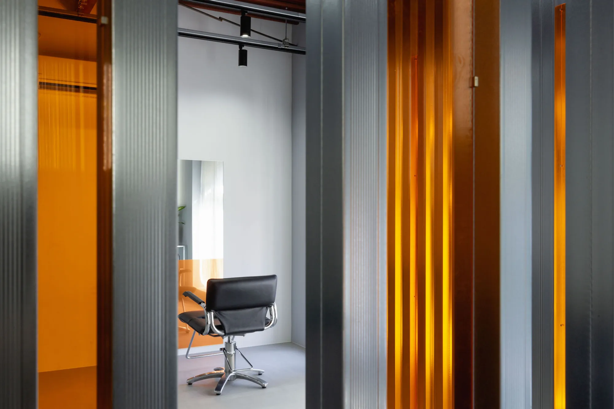 STUDS Hair Salon by Yusuke Sagawa: A Poetic Exploration of Minimalist Hair Salon Interior Design