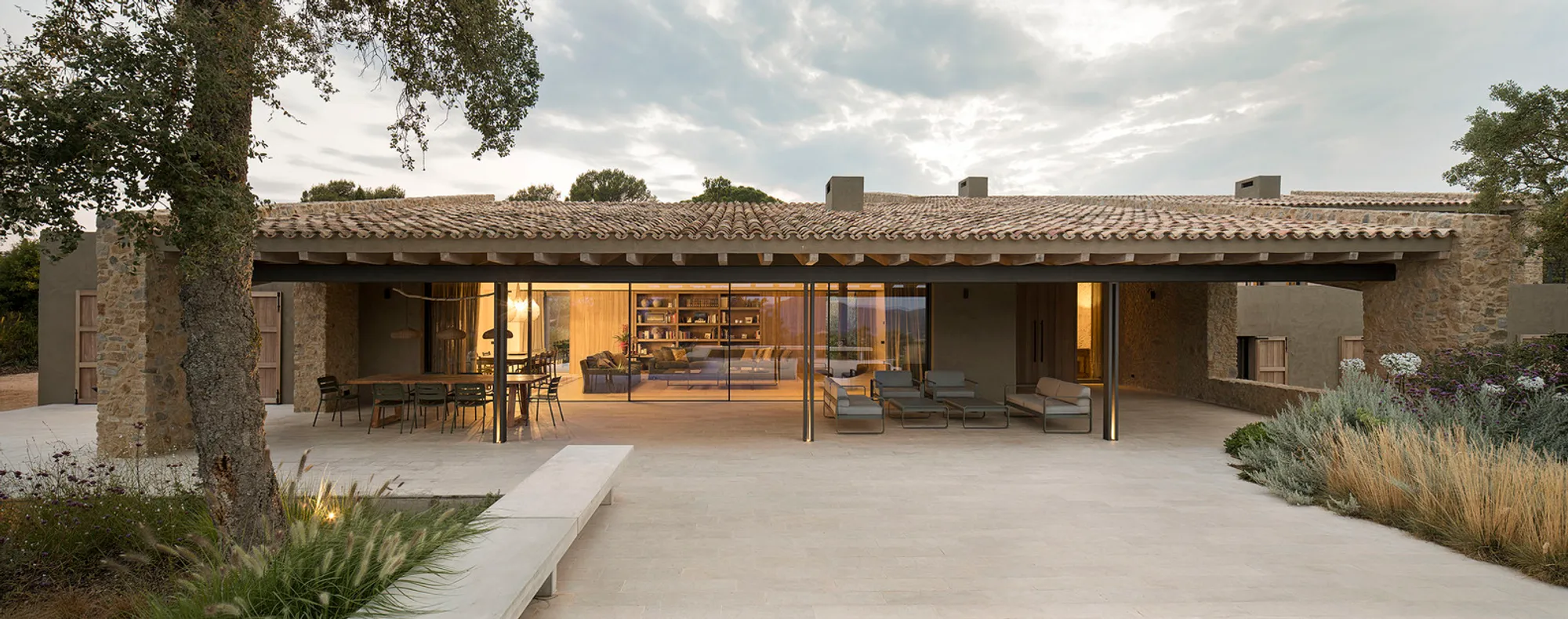 House in Costa Brava by GCA Architectes: A Harmonious Dialogue Between Architecture and Landscape