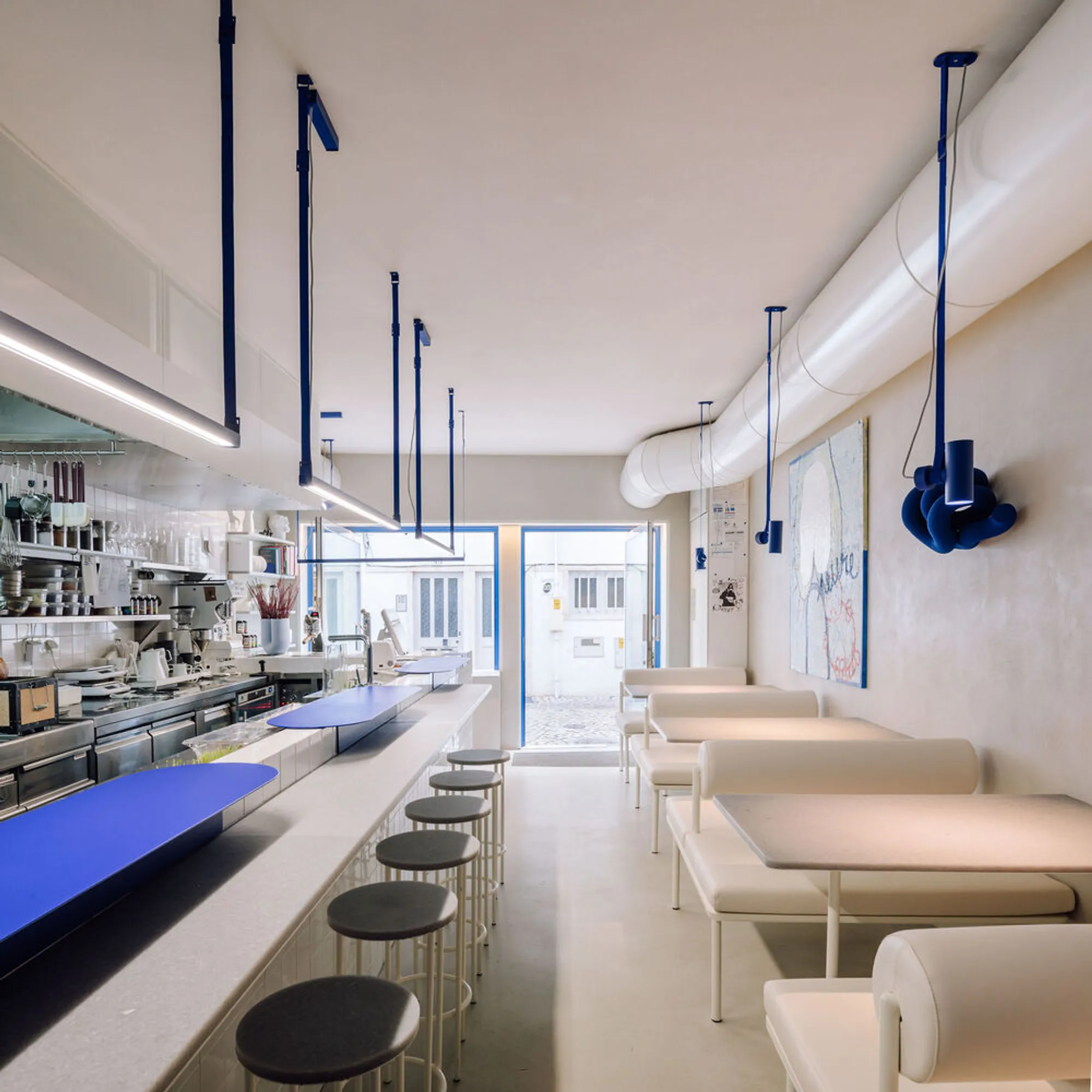 The Capsule Cafe by Atelier Réalité: A Contemporary Culinary Capsule in Ericeira