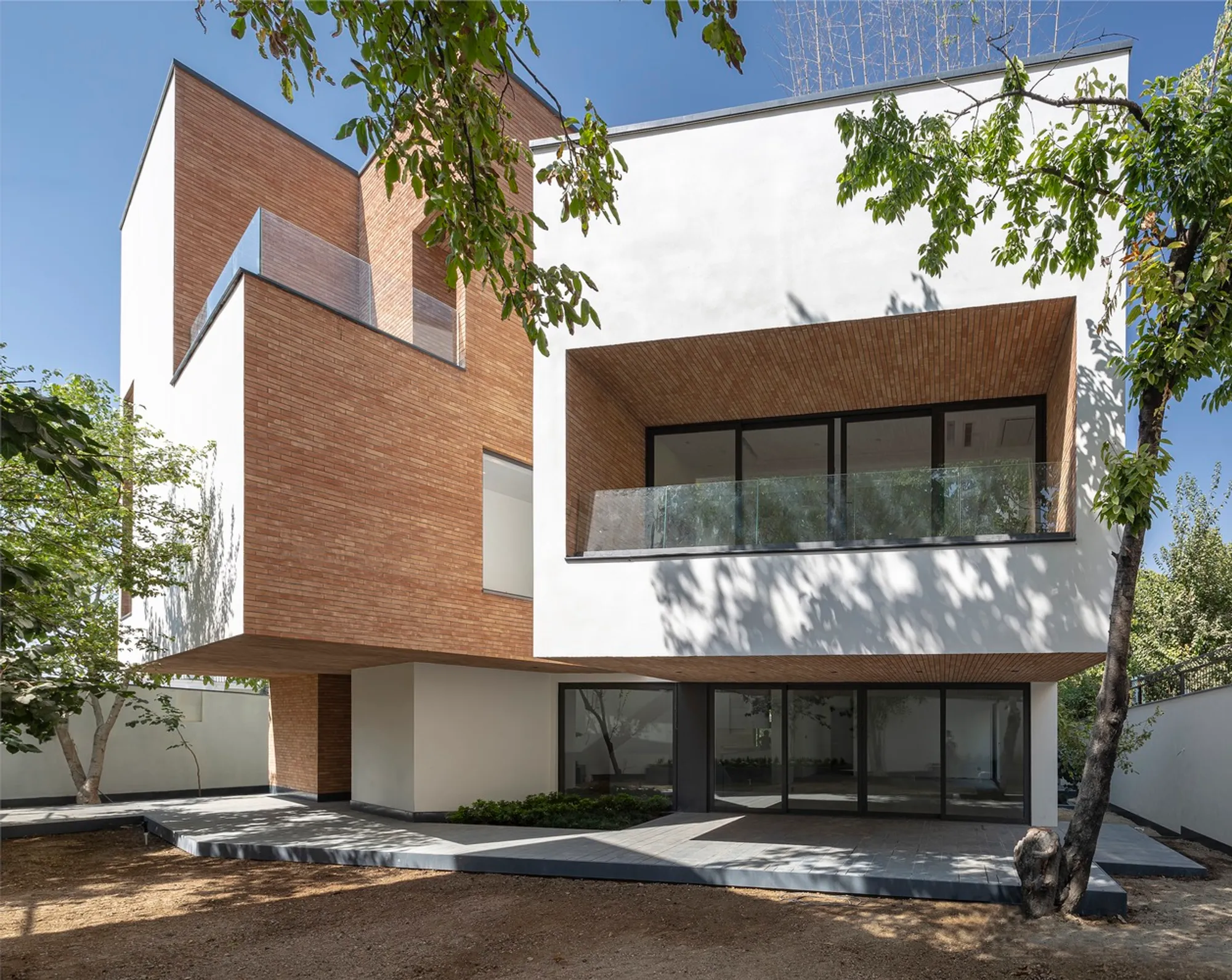 Katouzian House by NOIR Office: A Contemporary Masterpiece Embedded in Lavasan’s Urban Fabric