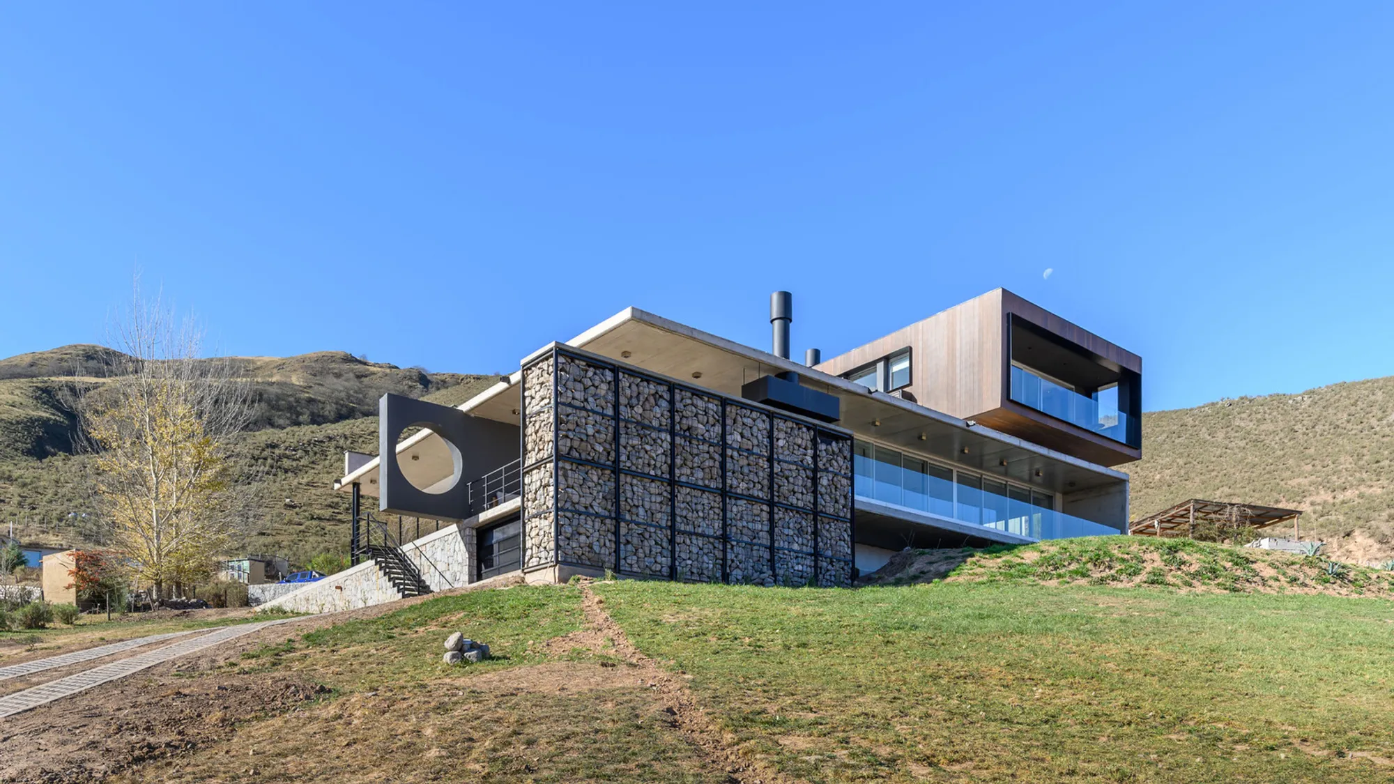 Seba House by Etéreo Arquitectos: A Sculptural Retreat in the Heights of Tafí del Valle, Argentina