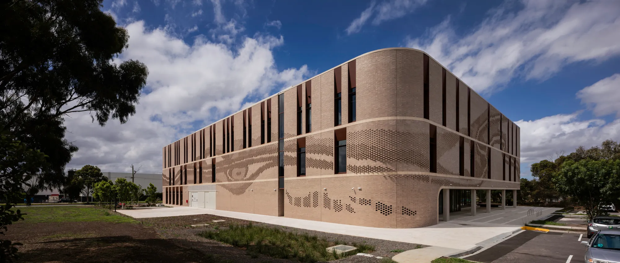 Healthcare Architecture Australia: Kangan Institute's Health and Community Centre of Excellence by Architectus