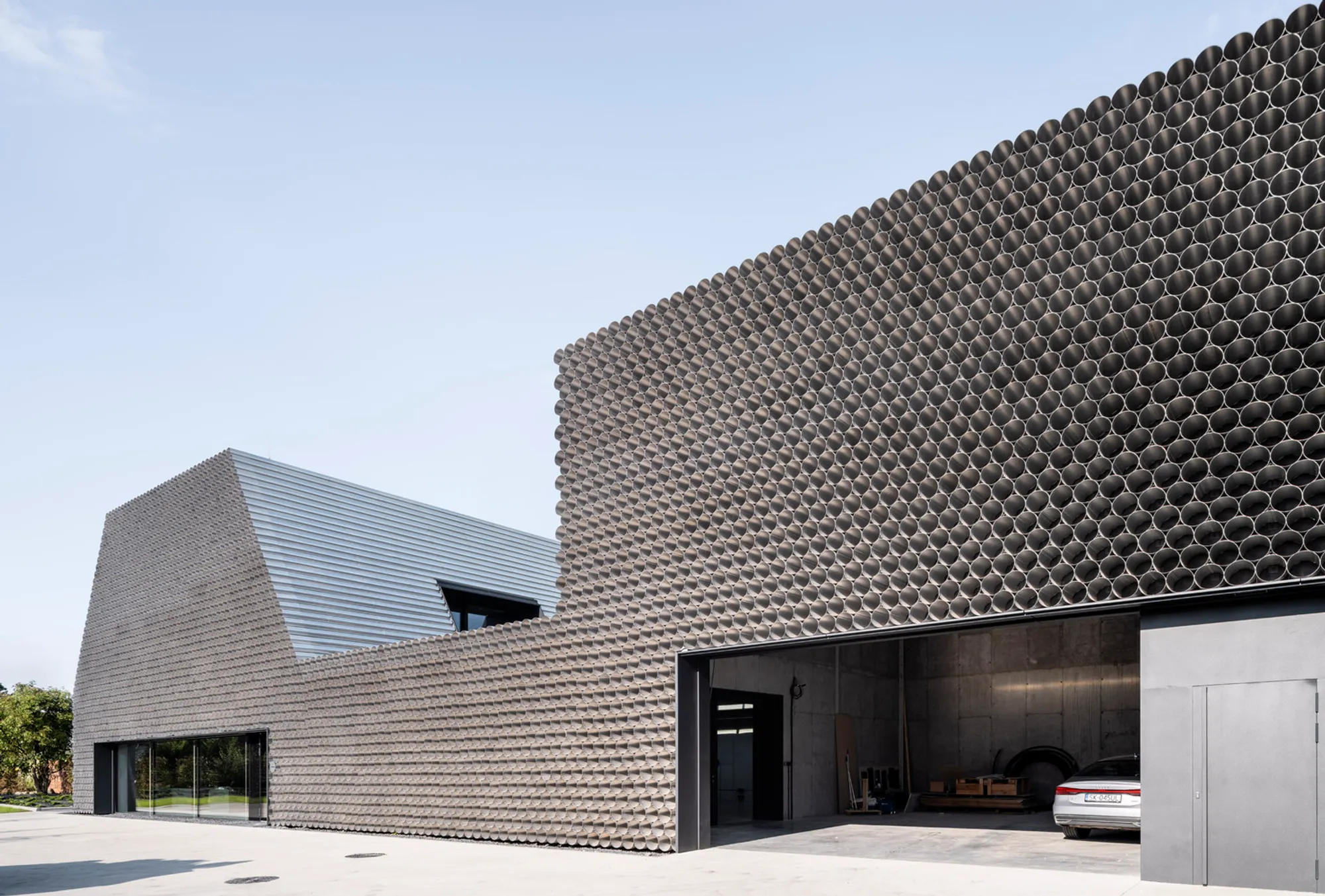 Gambit Office by KWK Promes: A Landmark of Industrial Office Architecture