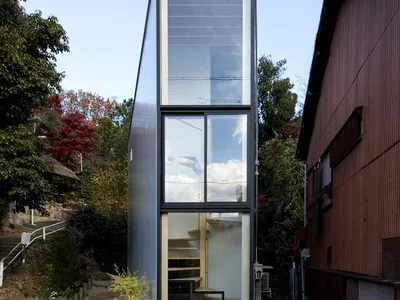 Workshop in Shiroyama by Katsutoshi Sasaki + Associates: A Compact Studio Bridging City and Forest