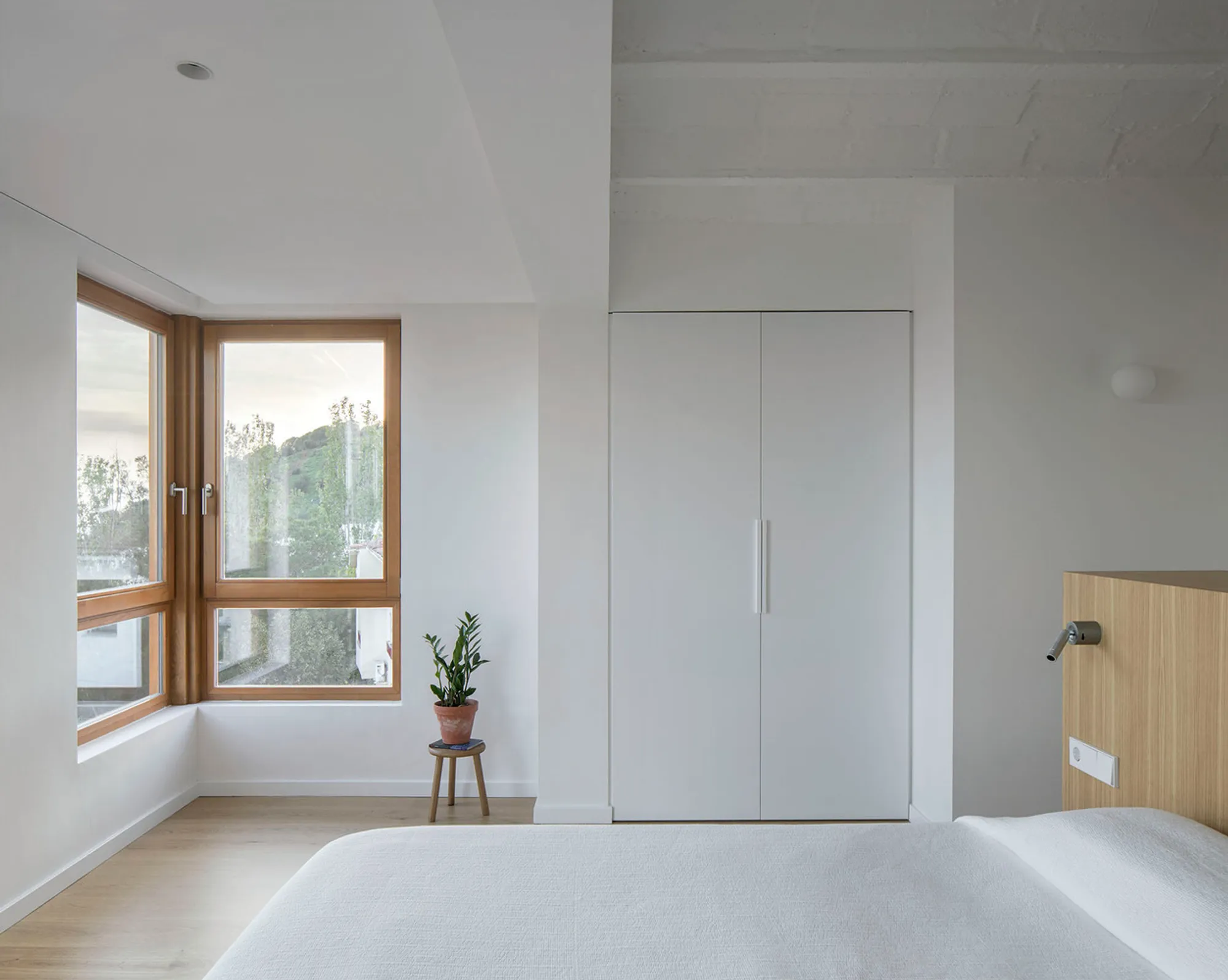 Ca na Baldu i en Diego by Atzur Arquitectura: A Thoughtful Home Renovation in Barcelona