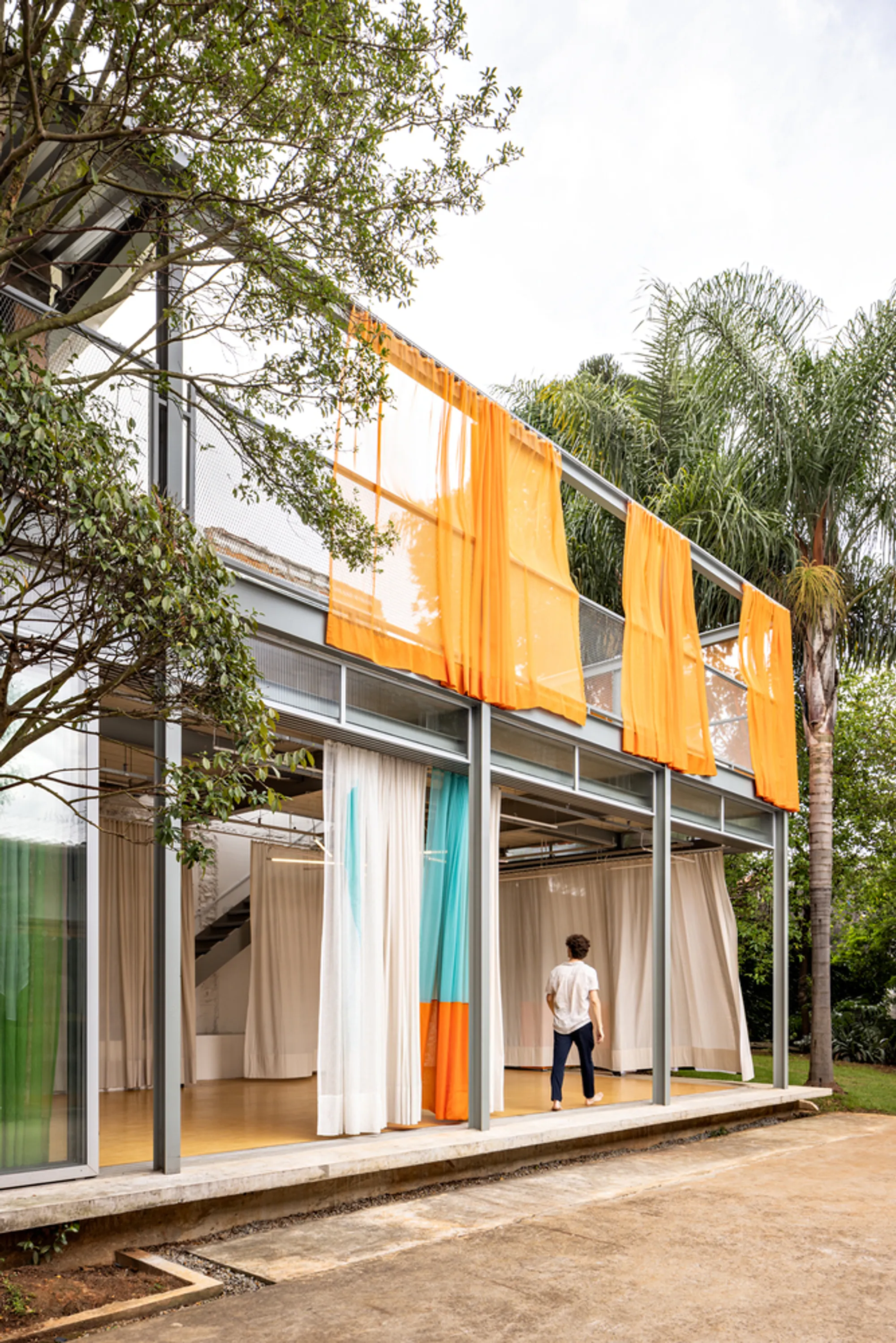 Liquid House by Luiz Pataro: A Creative Hub for Artistic Residency in São Paulo