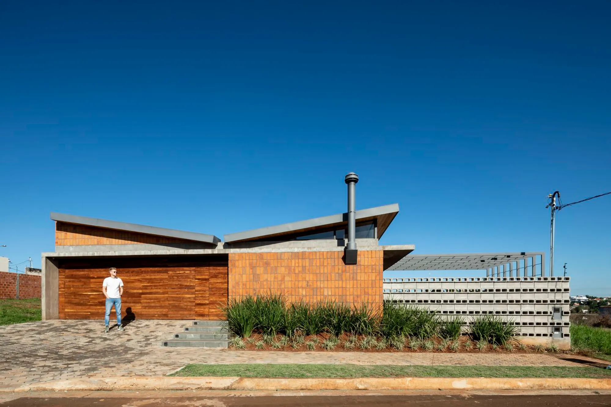 H House by Estudio 1415: A Seamless Integration of Architecture and Nature in Cambyretá, Paraguay