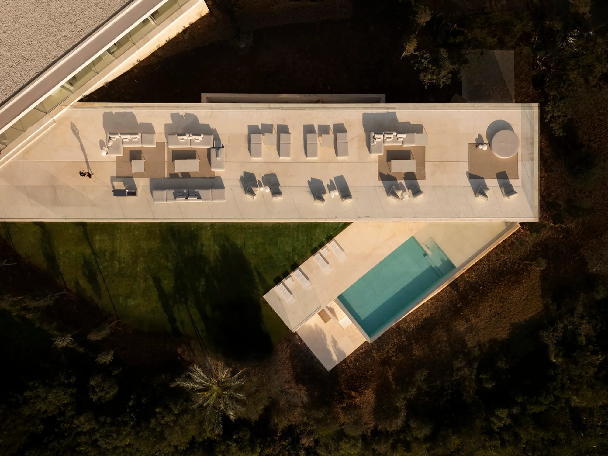Contemporary Luxury Villa Architecture in Sotogrande: Villa 95 by Fran Silvestre Arquitectos
