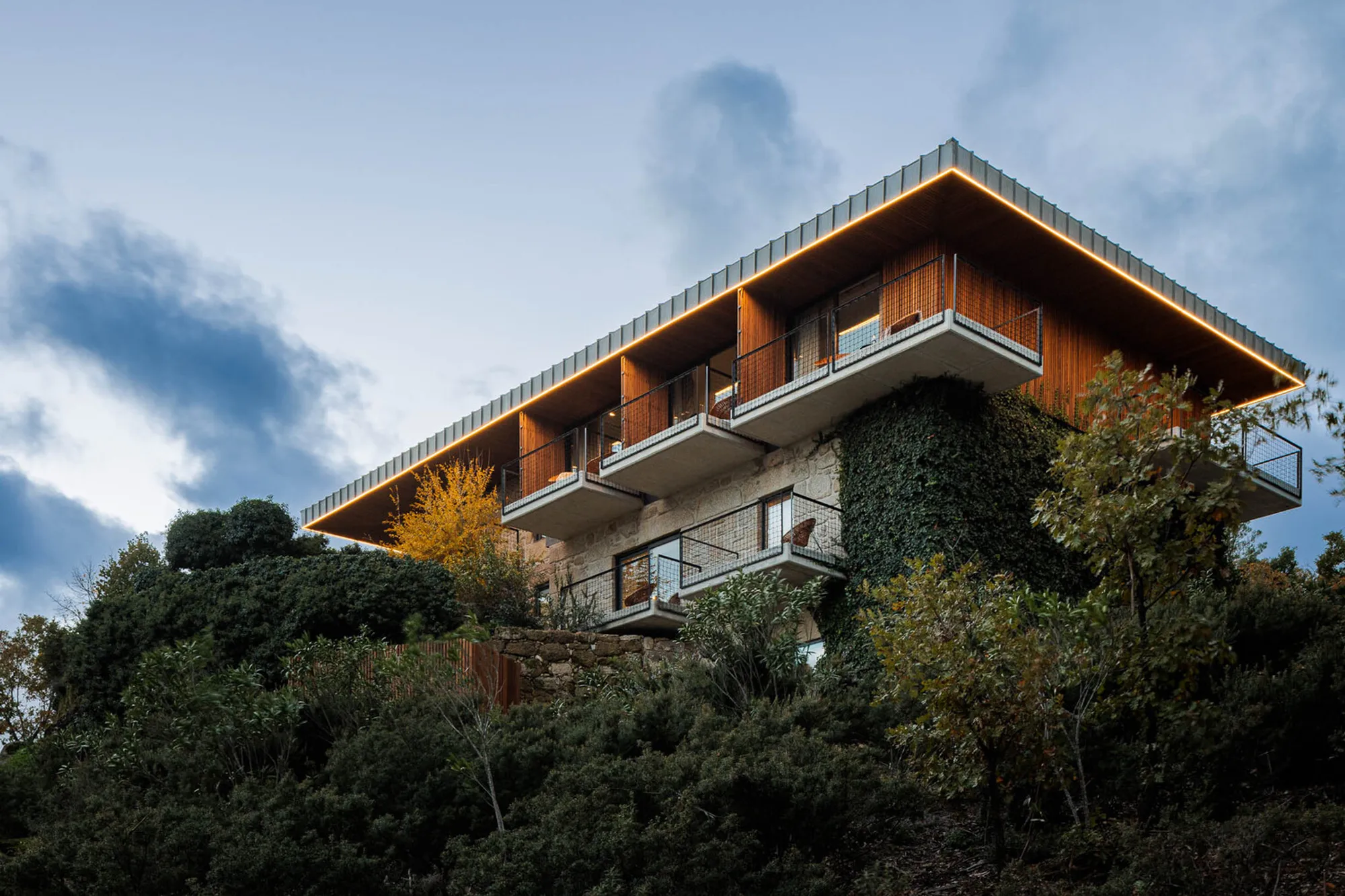 The Vagar Country House by David Bilo + Filipe Pina: A Rural Architectural Gem in Belmonte, Portugal