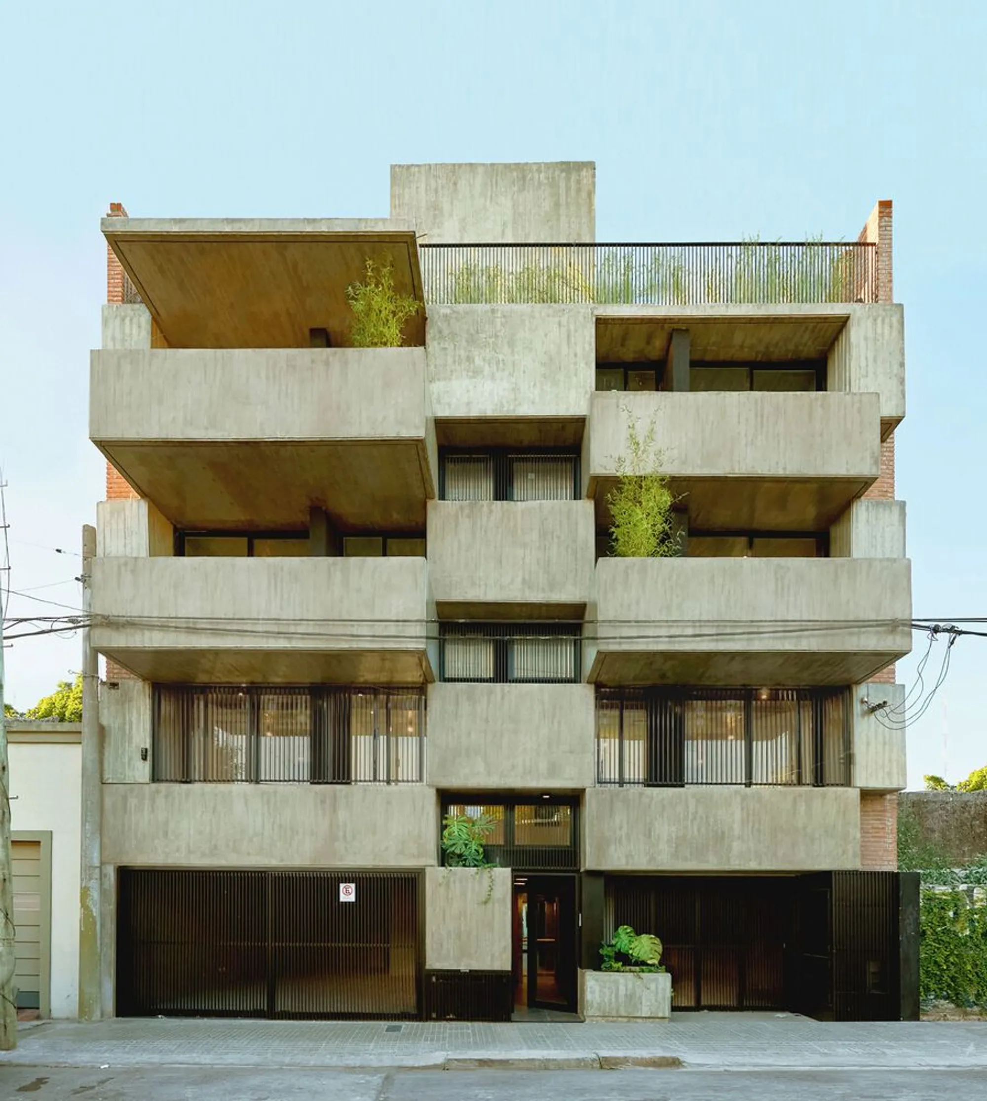 Gabbro Refinería Apartment Building by Ambrosioni Balparda Arquitectos: A Sculptural Residential Design Rooted in Context and Materiality