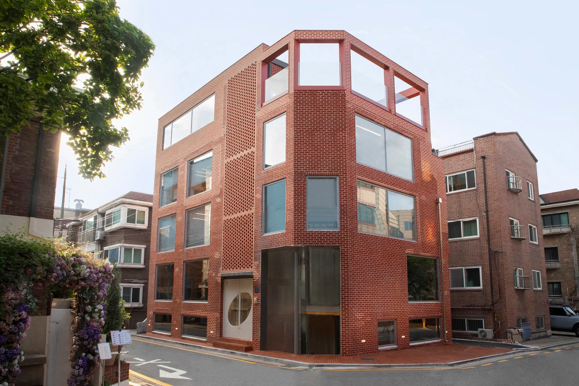 Episode 1: SINSA Building Renovation and Extension by Design Studio Mono – A Sustainable Urban Transformation in Seoul