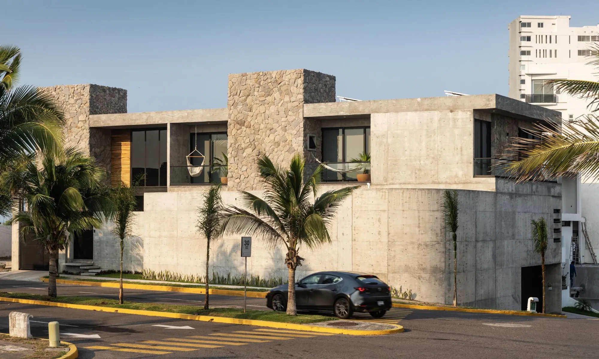 House Blvd Mandinga by Taller Multidisciplinar: A Resilient Coastal Retreat in Veracruz, Mexico