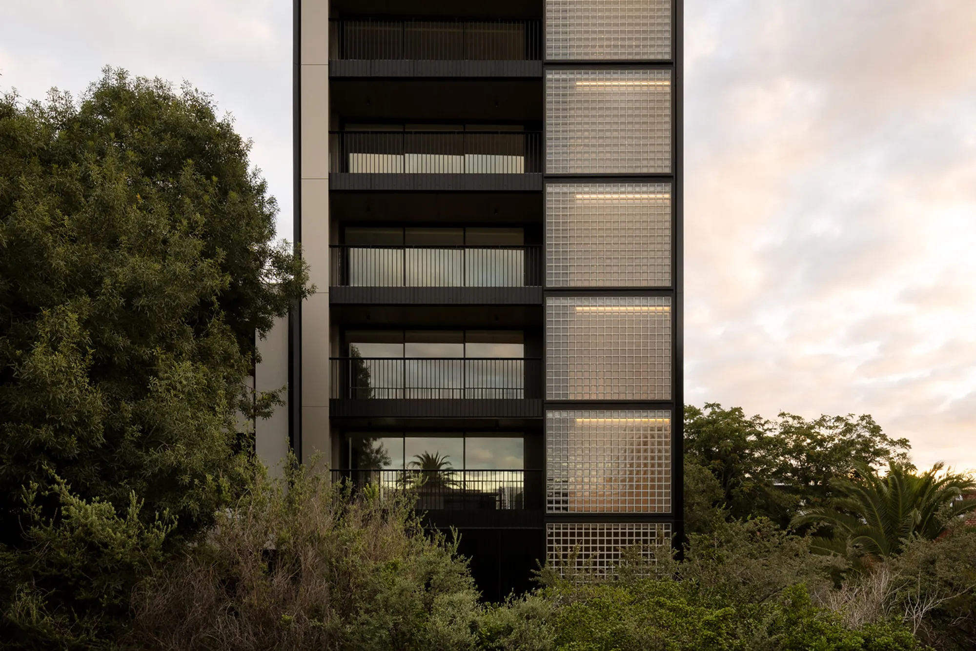 Modular Apartment Architecture in Urban Infill: Newburgh Light House by Splinter Society