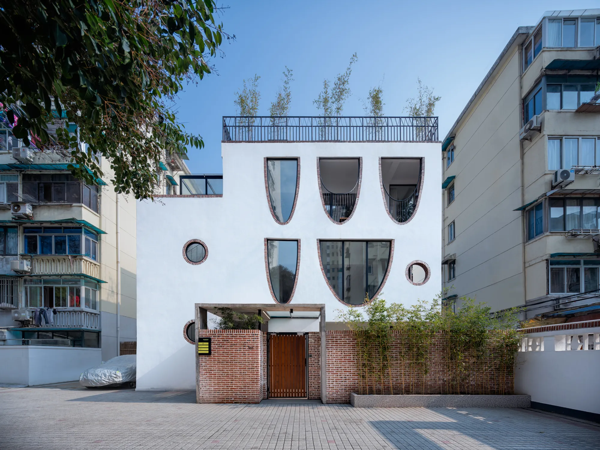 Fu Apartment by FMD: A Subtle Transformation of a 1990s Residential Block in Shanghai