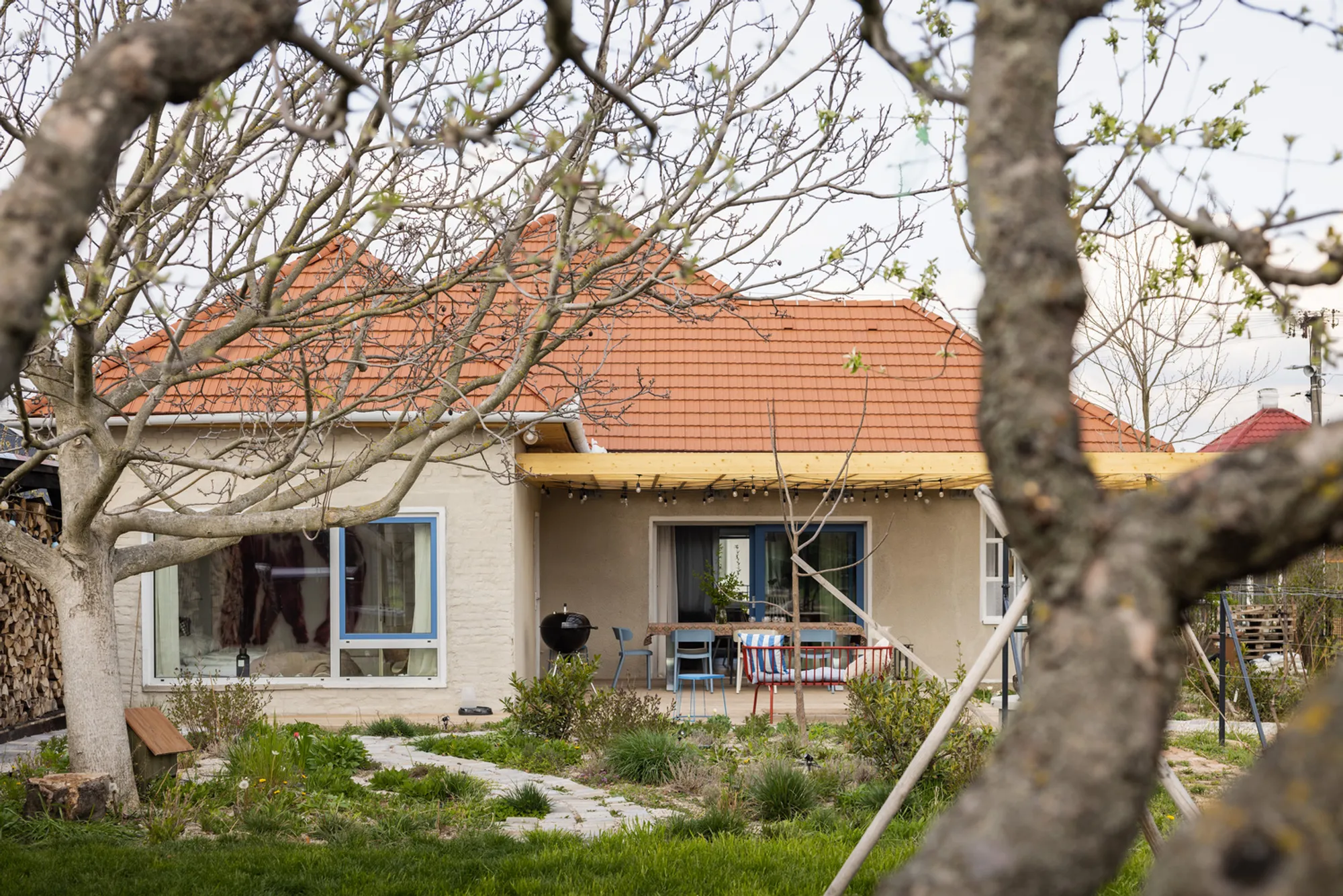 Atelier of a Film Director by benkobenkova: A Creative Home and Studio in Strekov, Slovakia