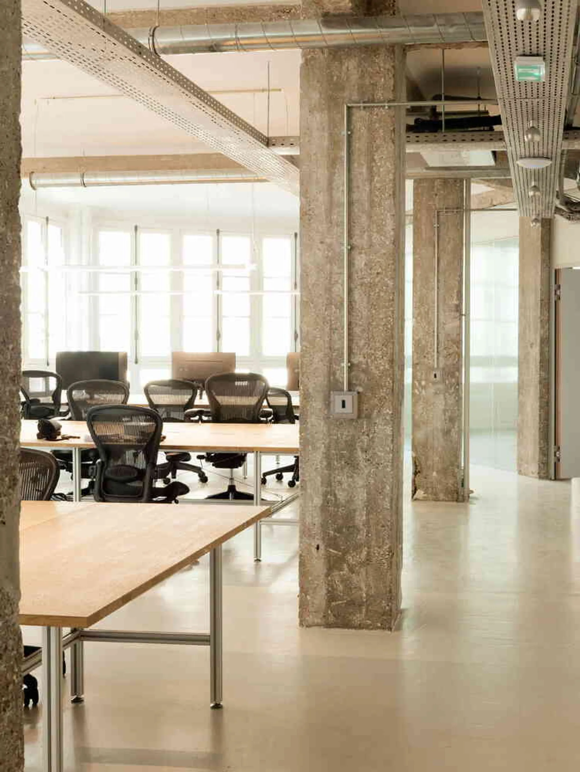 Modern Office Interior Design in Paris: Chez Riot by ūti architectes