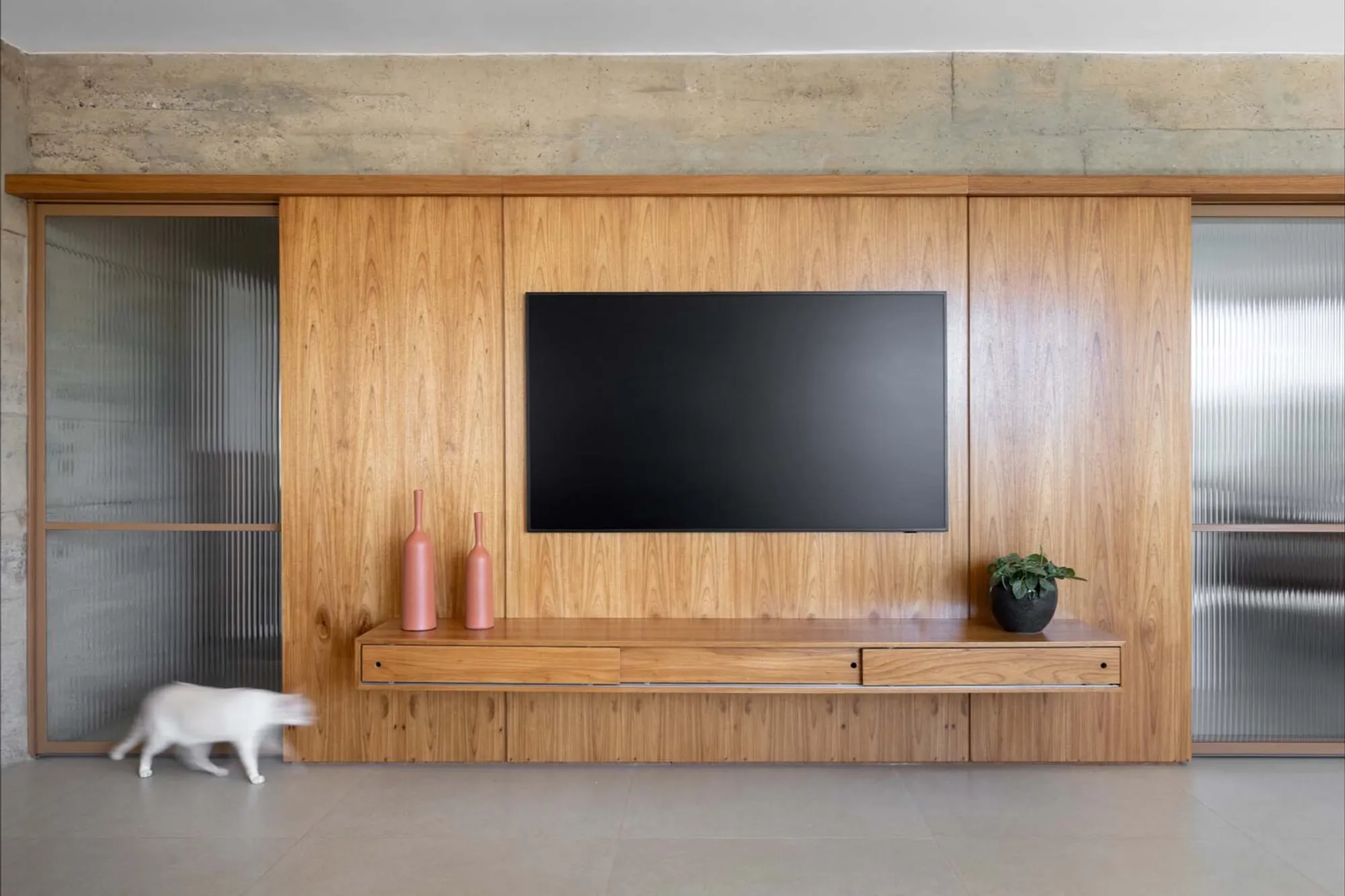 Aurora Apartment by CoDA Arquitetura: A Seamless Spatial Transformation in Asa Sul, Brazil
