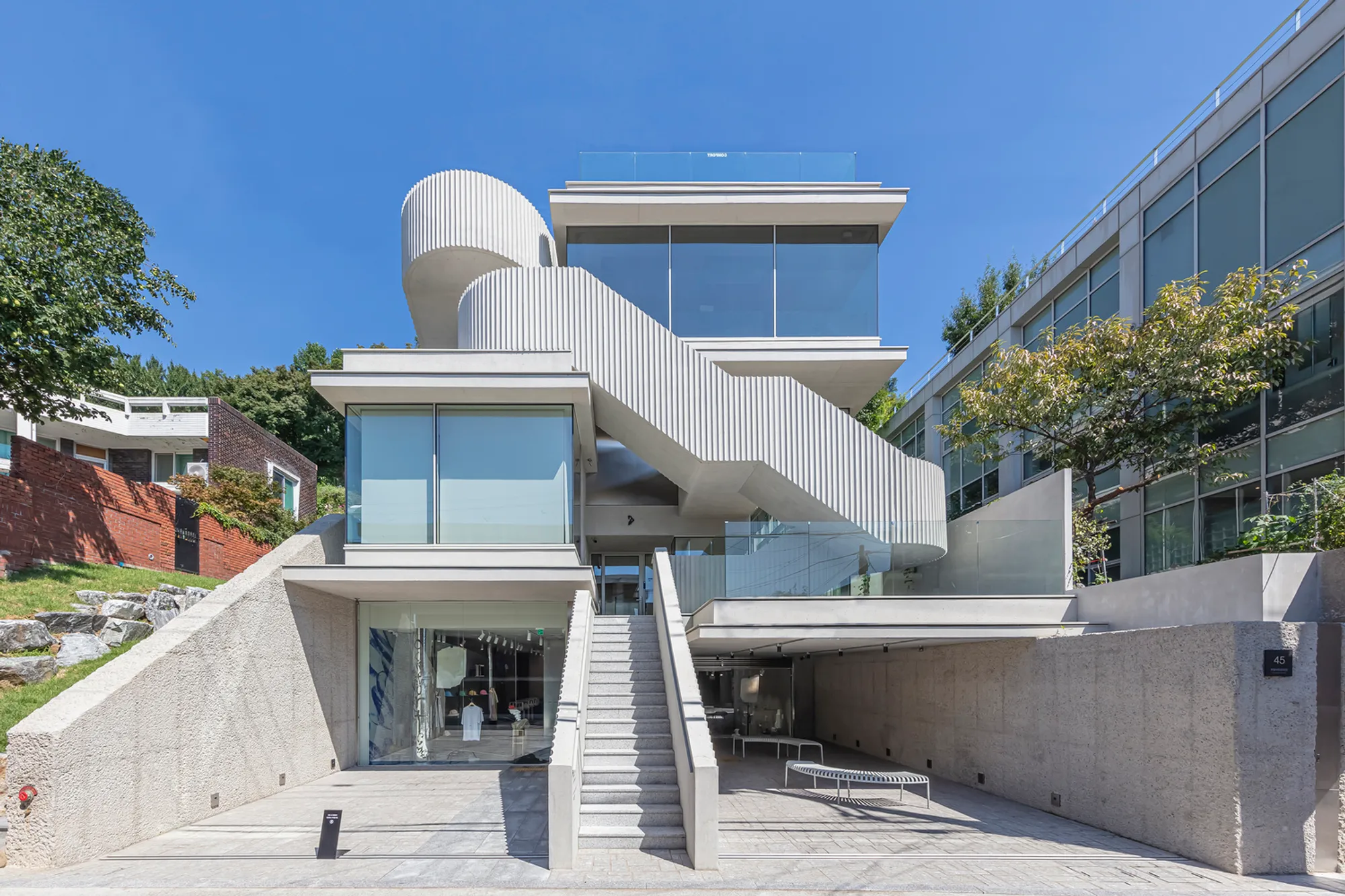 Comfort Seoul by Boundless: Architecture as a Pathway Through the Cityscape