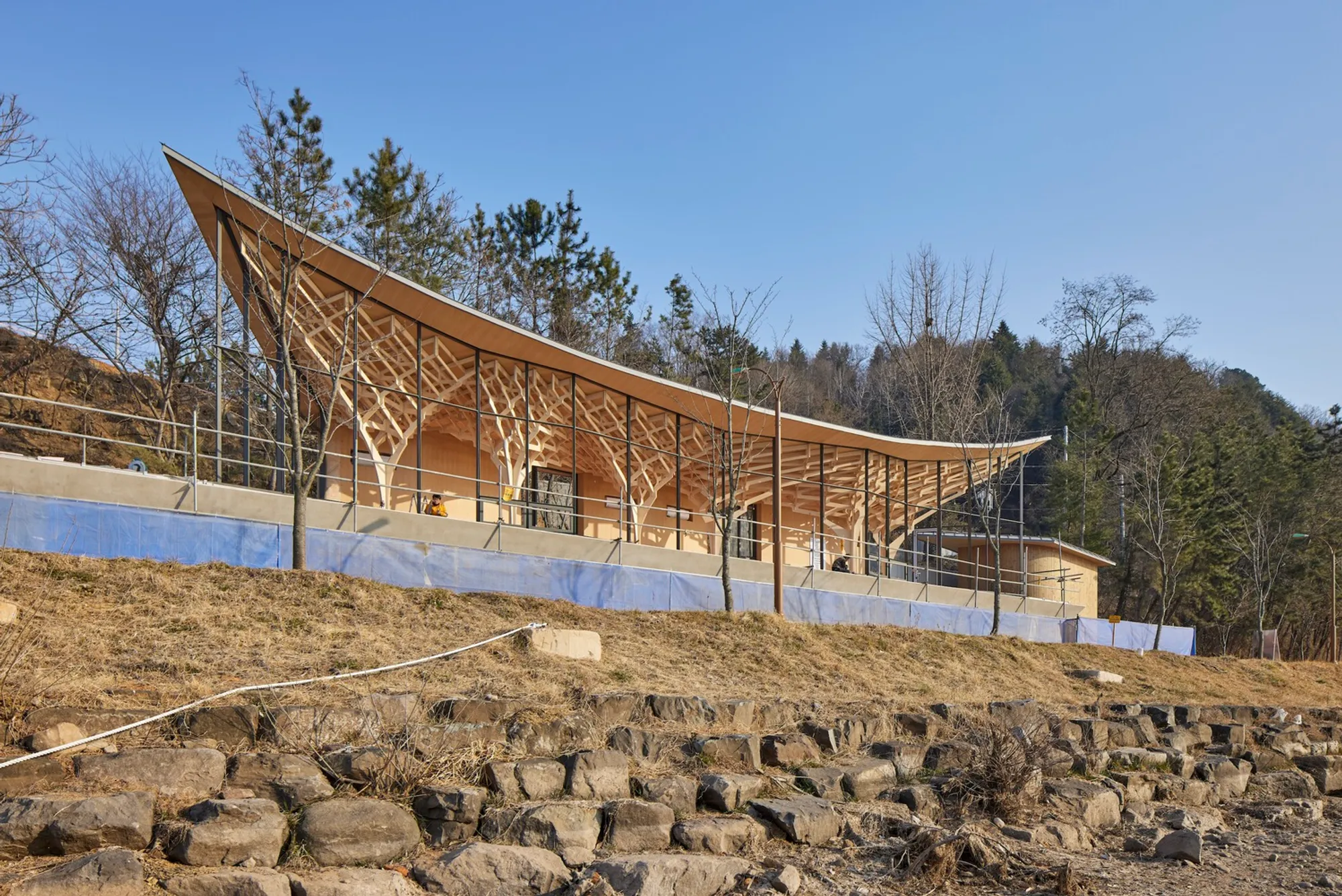 Pavilion of Floating Lights by JK-AR: A Contemporary Homage to East Asian Timber Architecture